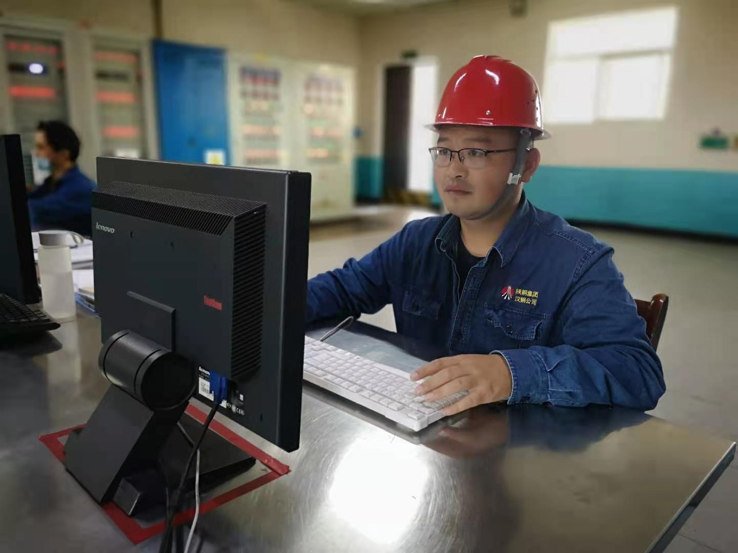 平凡崗位鑄“匠心” ——記陜鋼集團(tuán)“首屆工匠”彭雅璐