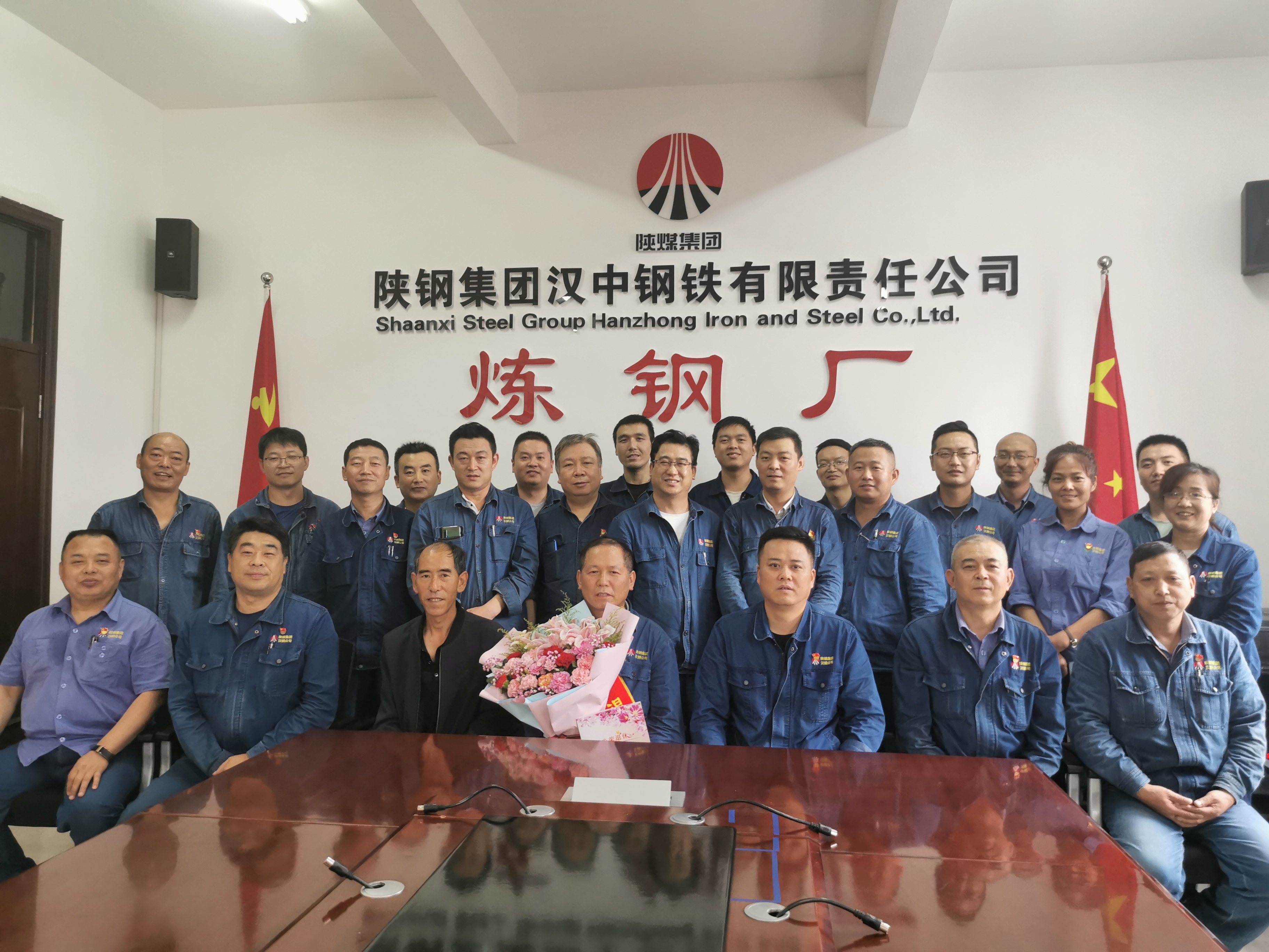 退休職工歡送會(huì) 暖意濃濃顯真情