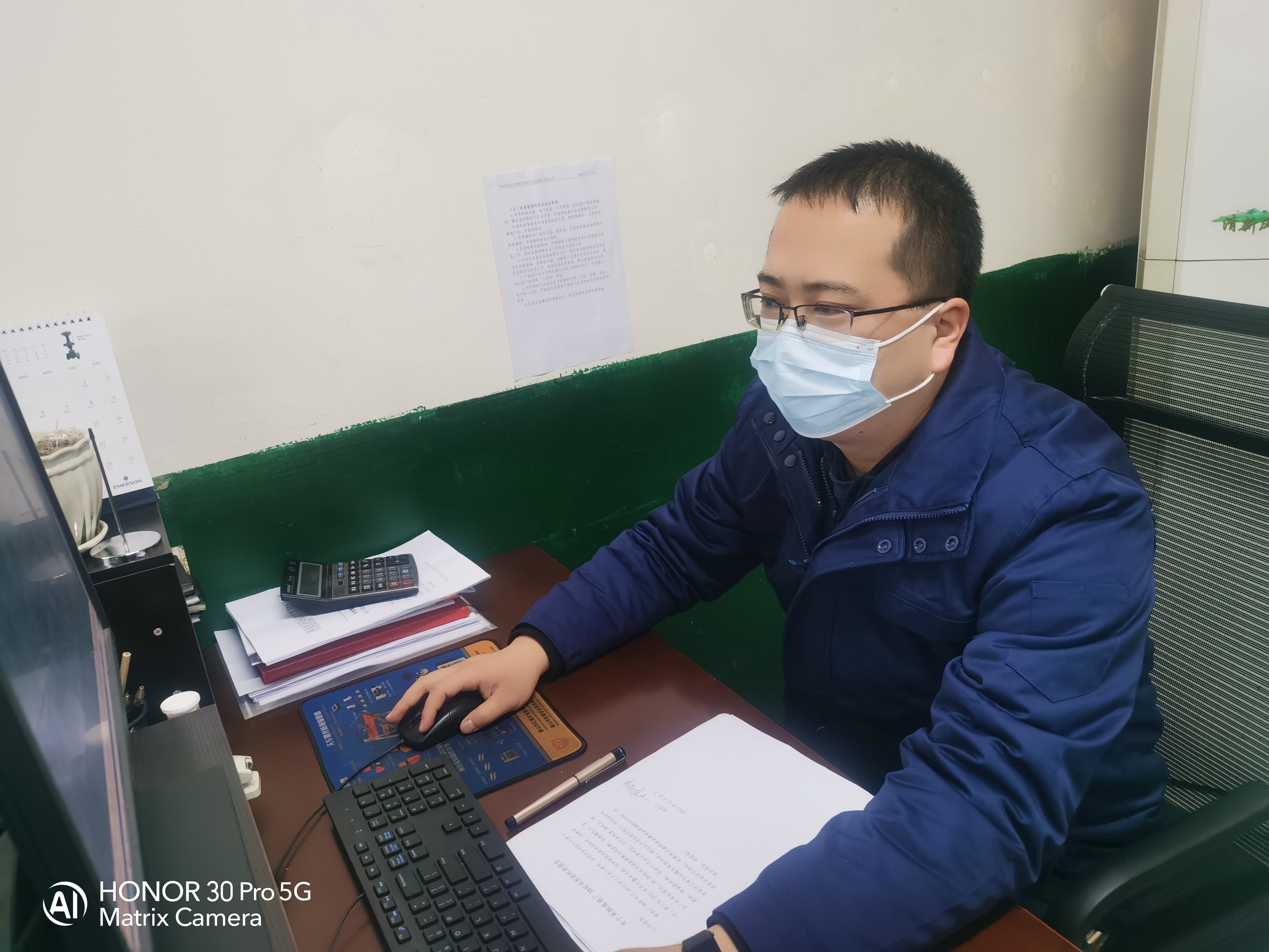 致敬堅(jiān)守節(jié)日里的設(shè)備人