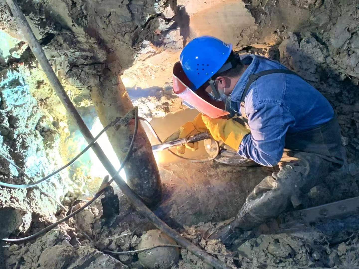 嘿，夜歸人，這里有光......