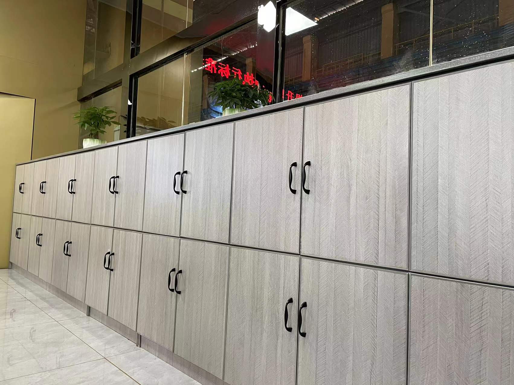 這里的儲(chǔ)物柜“上線”了