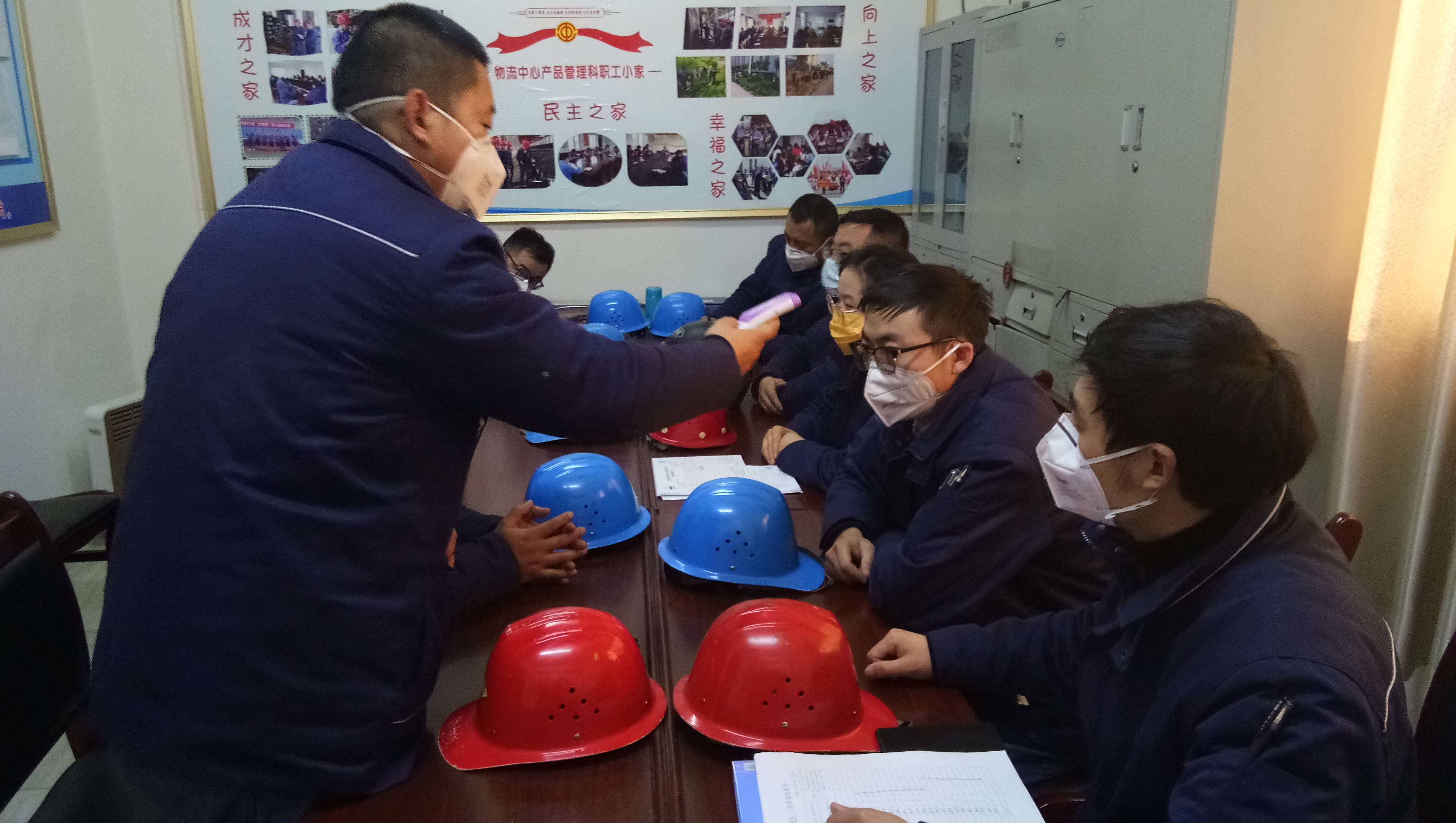 物流中心：共抗“疫情”，我們?cè)谝黄? title=