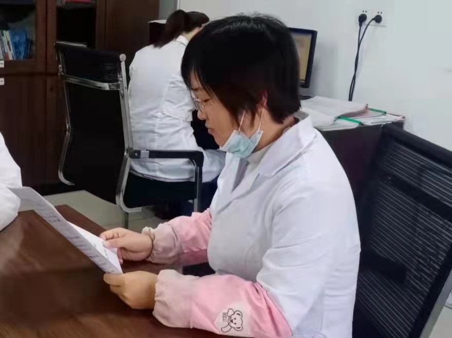 業(yè)精于勤，做數(shù)據(jù)保障的“守護者”——記漢鋼公司第十屆分析工“技術(shù)狀元”范艷瑩