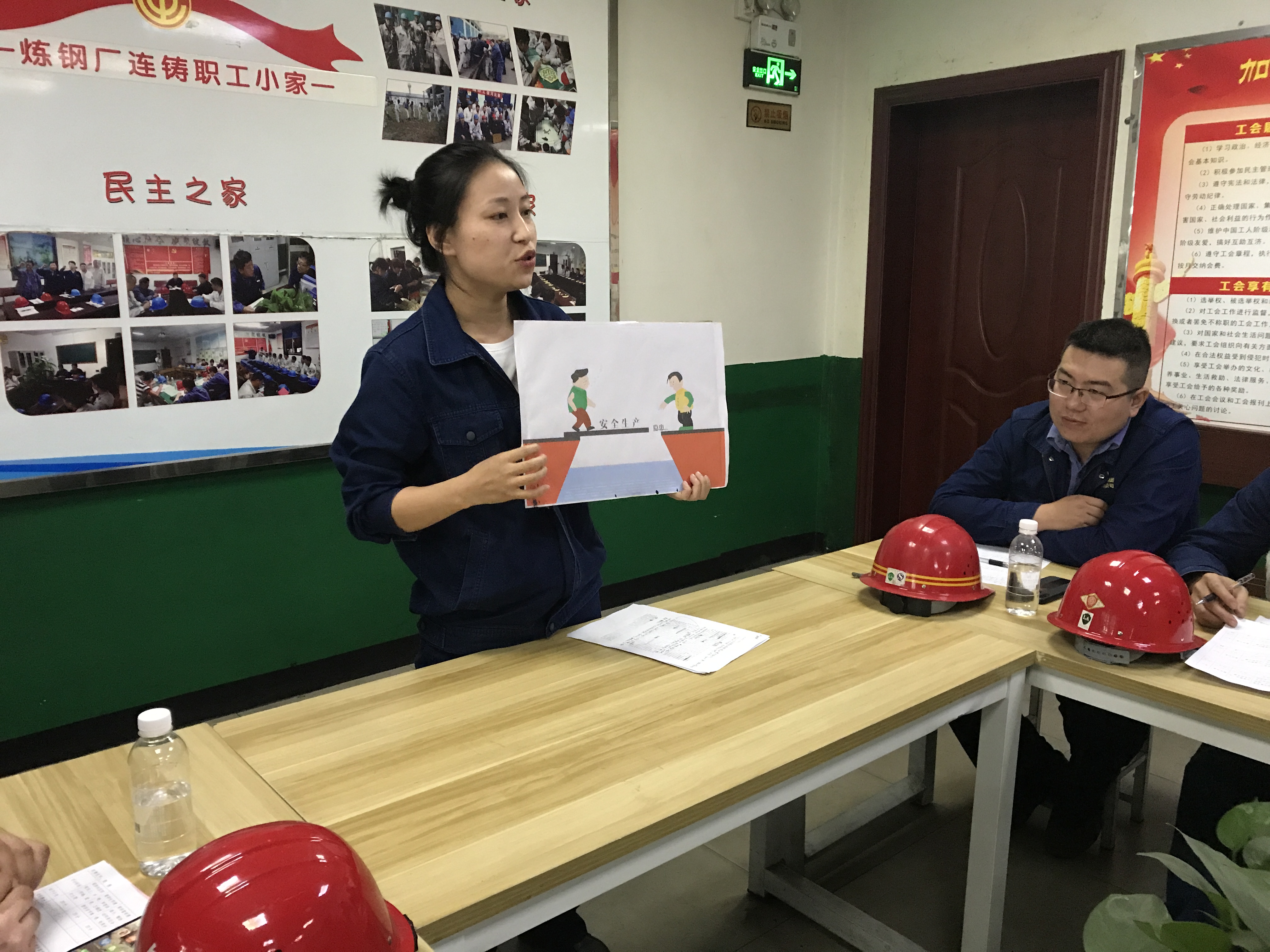 巾幗英姿展風(fēng)采，擔(dān)當(dāng)奉獻(xiàn)綻芳華