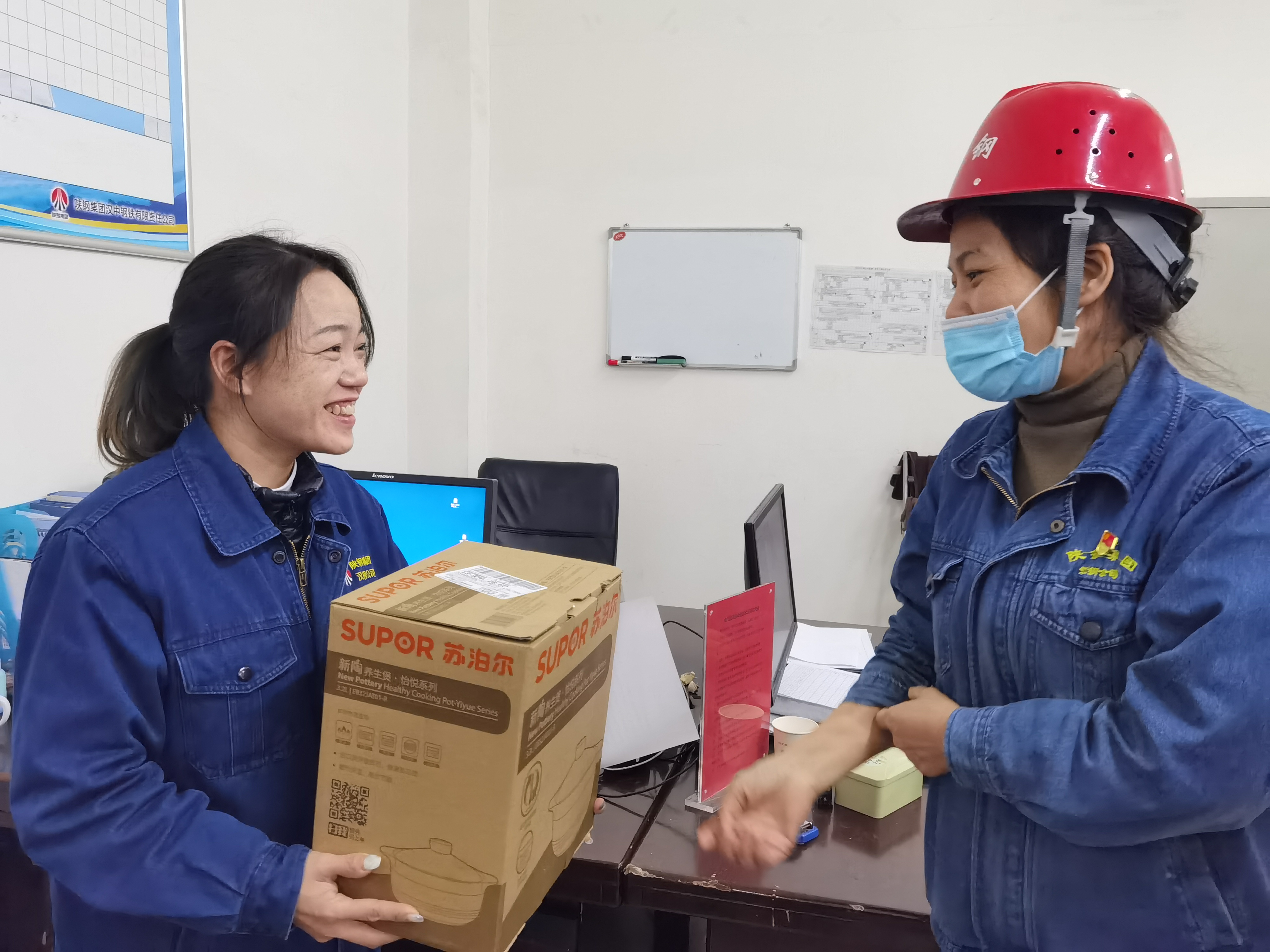 巾幗英姿展風(fēng)采，擔(dān)當(dāng)奉獻(xiàn)綻芳華