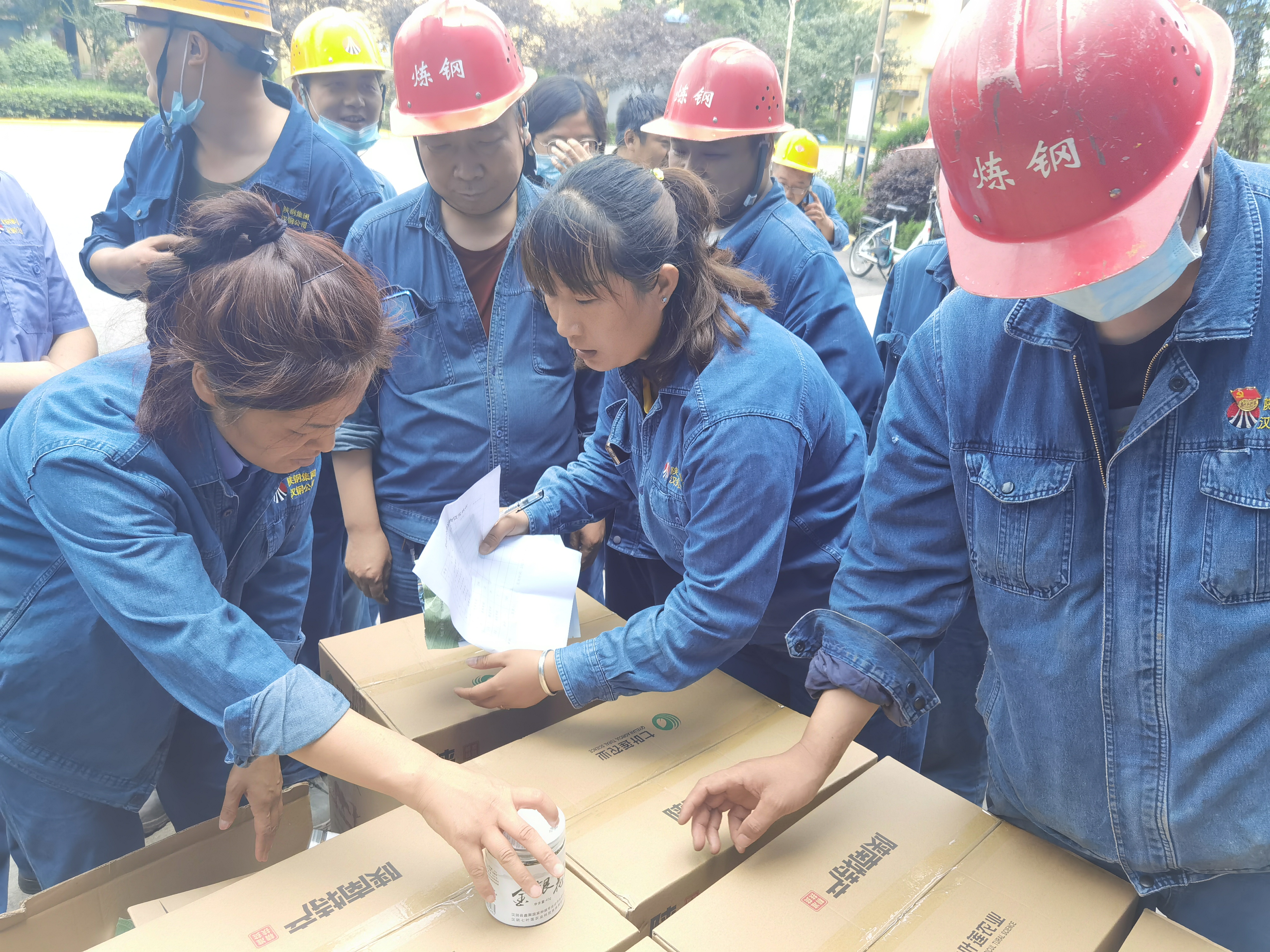 巾幗英姿展風(fēng)采，擔(dān)當(dāng)奉獻(xiàn)綻芳華