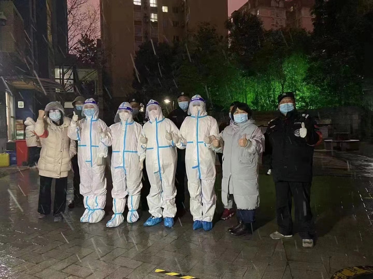 逆行背后的“疫”無(wú)反顧