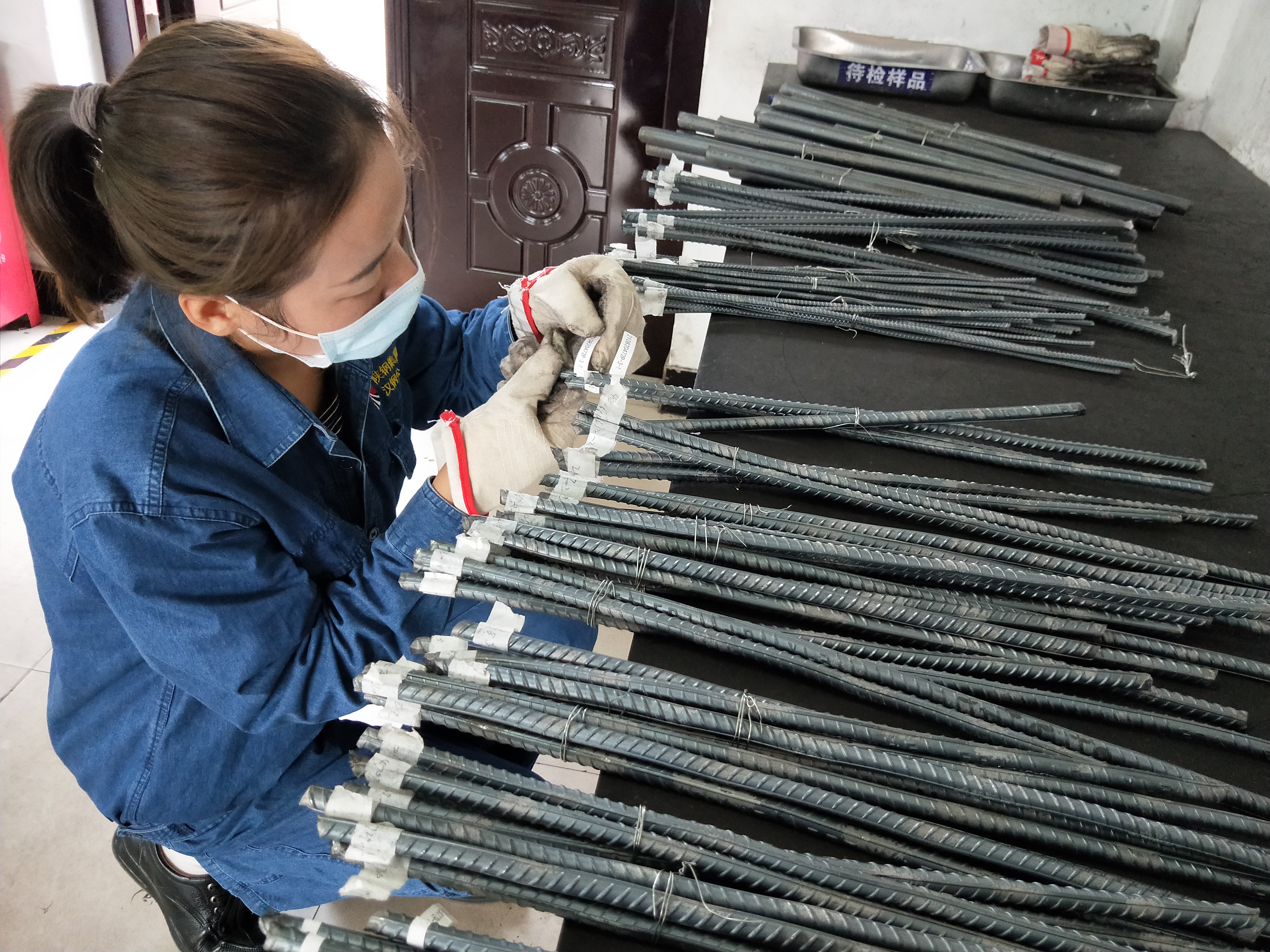 相濡十年，踔厲奮發(fā)篤行致遠(yuǎn) ——記陜鋼集團(tuán)漢鋼公司計量檢驗中心李莉家庭