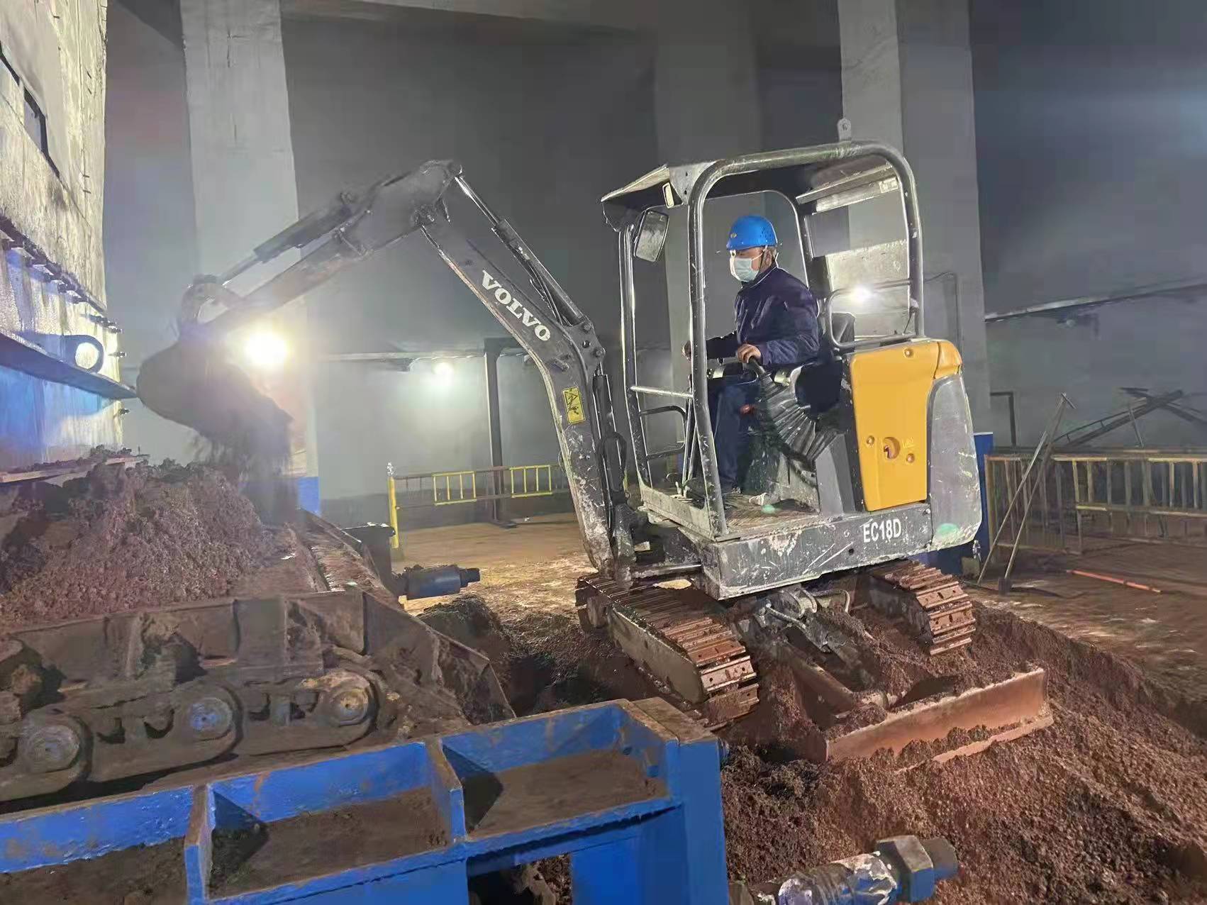 物流中心: 自有車輛聞令而動，精準(zhǔn)完成生產(chǎn)搶修任務(wù)