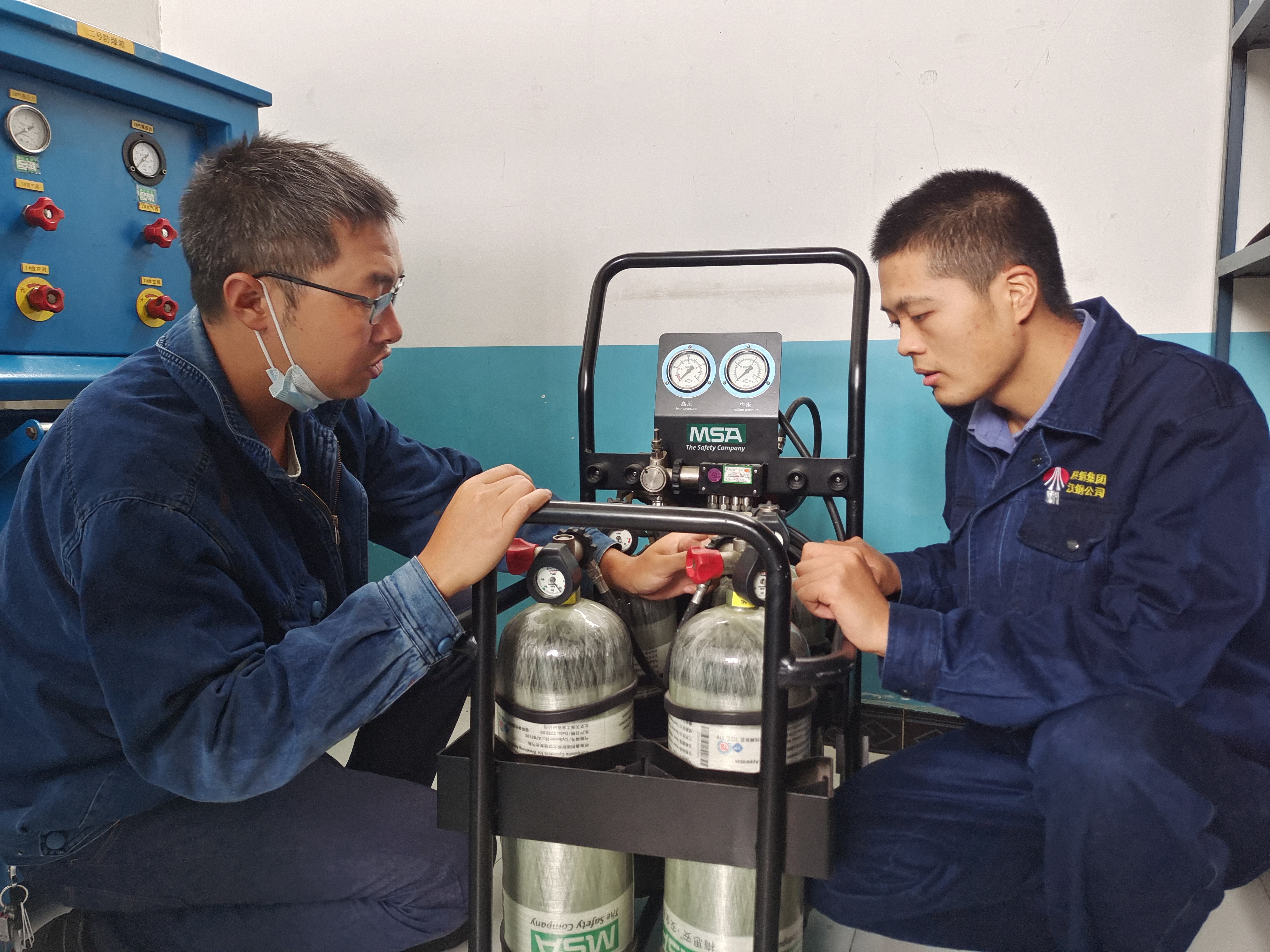 堅守顯真情 讓“敬業(yè)?！奔t遍漢鋼