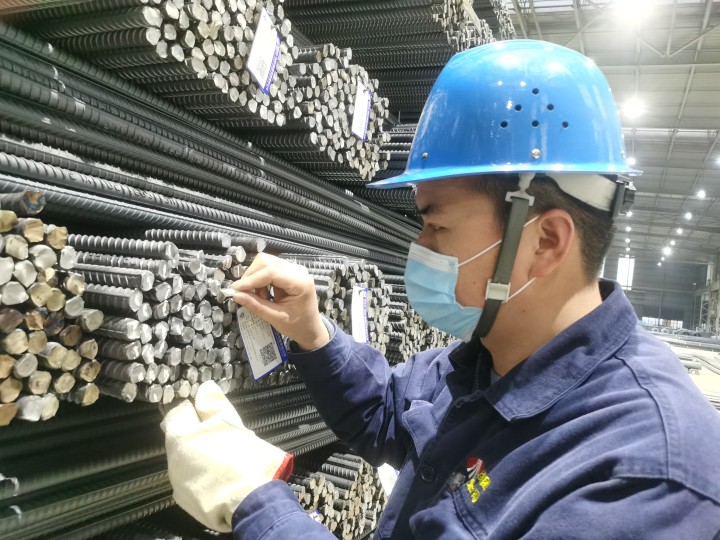 節(jié)日不停歇，堅(jiān)守崗位不松懈