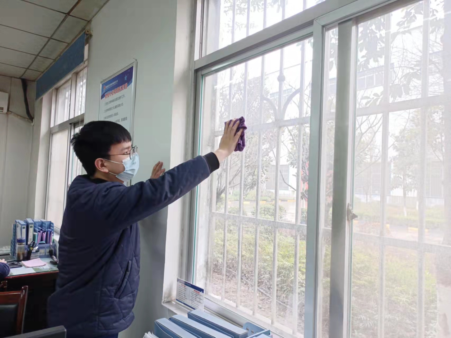 以廠為家，鐘情相伴