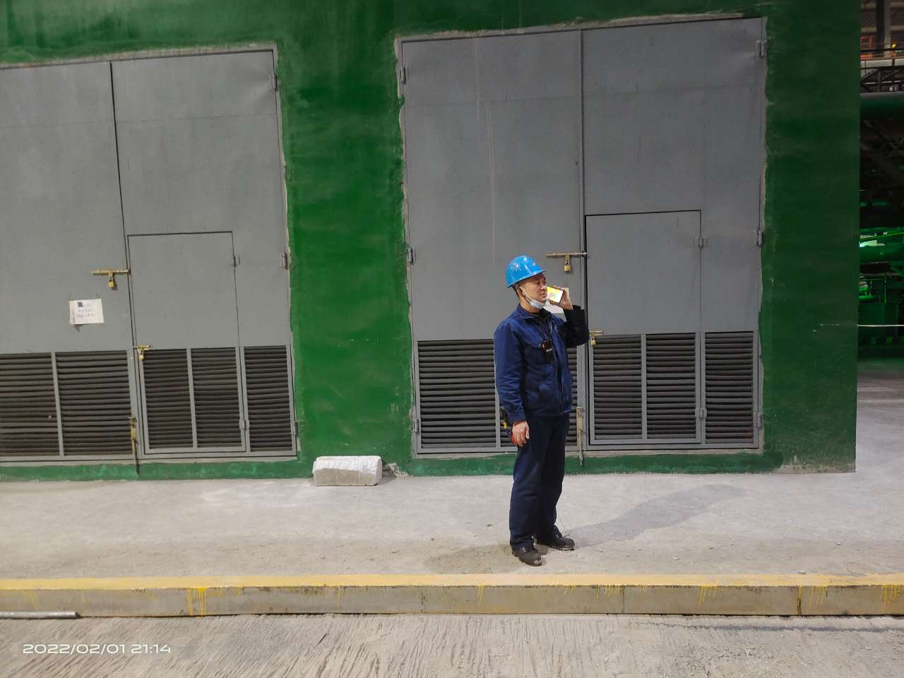 當(dāng)除夕之夜遇到“藍(lán)精靈”  為他們的擔(dān)當(dāng)點(diǎn)贊