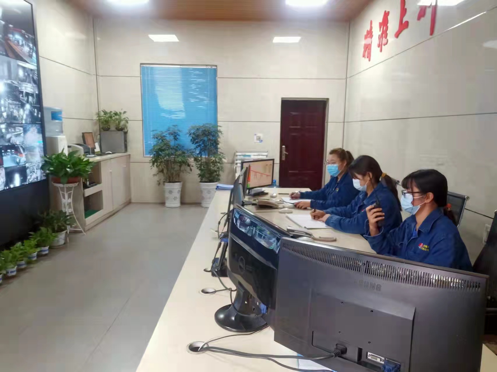 春節(jié)我在崗 堅(jiān)守不打烊