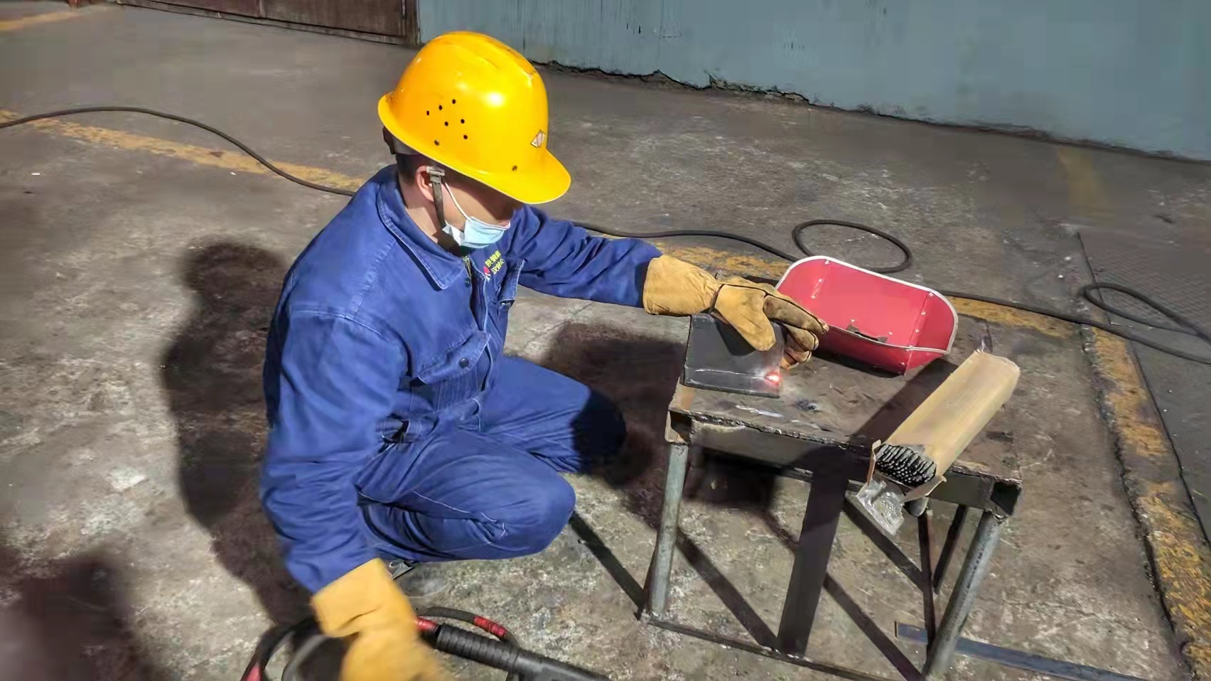 穩(wěn)扎“兩強(qiáng)一重”，著力助推人才隊(duì)伍建設(shè)