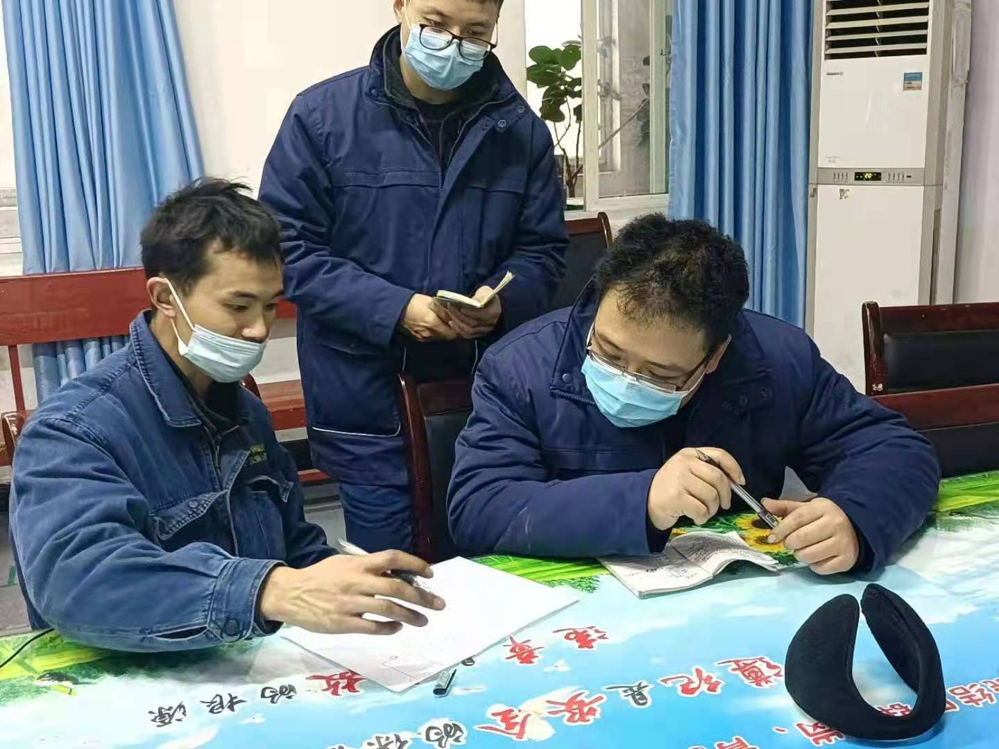 迎難而上勇?lián)?dāng) “顆粒歸倉”創(chuàng)效益 ——記陜鋼集團(tuán)2021年“先進(jìn)個人”唐小山