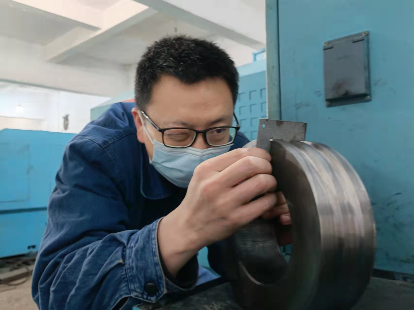 看！這里有個(gè)“鋼墩墩”