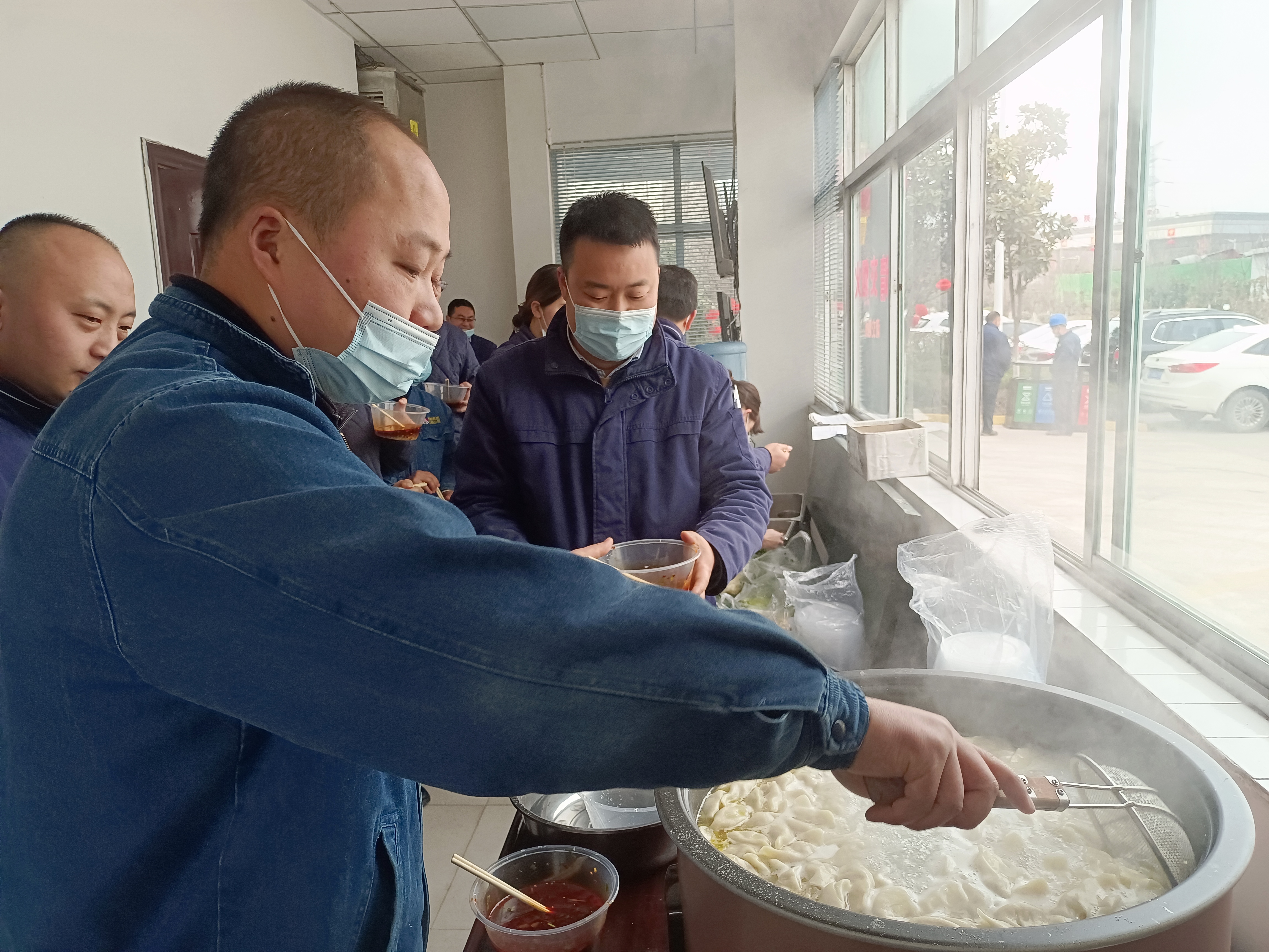 餃子全包！今天他們這樣度元宵佳節(jié)