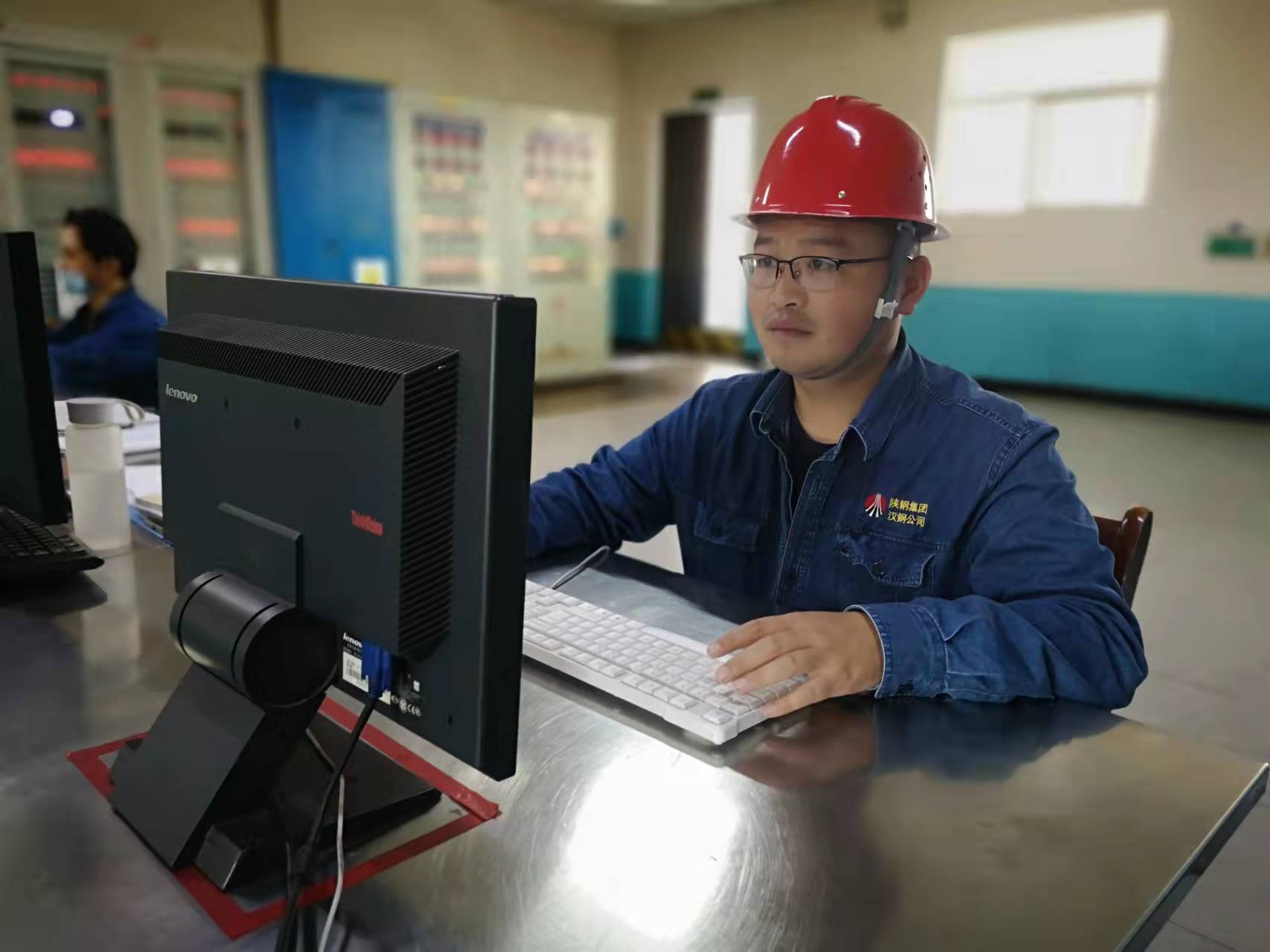 盡責(zé)務(wù)實(shí)謀創(chuàng)新，授業(yè)解惑促發(fā)展 ——記2021年陜鋼集團(tuán)“先進(jìn)工作者”彭雅璐