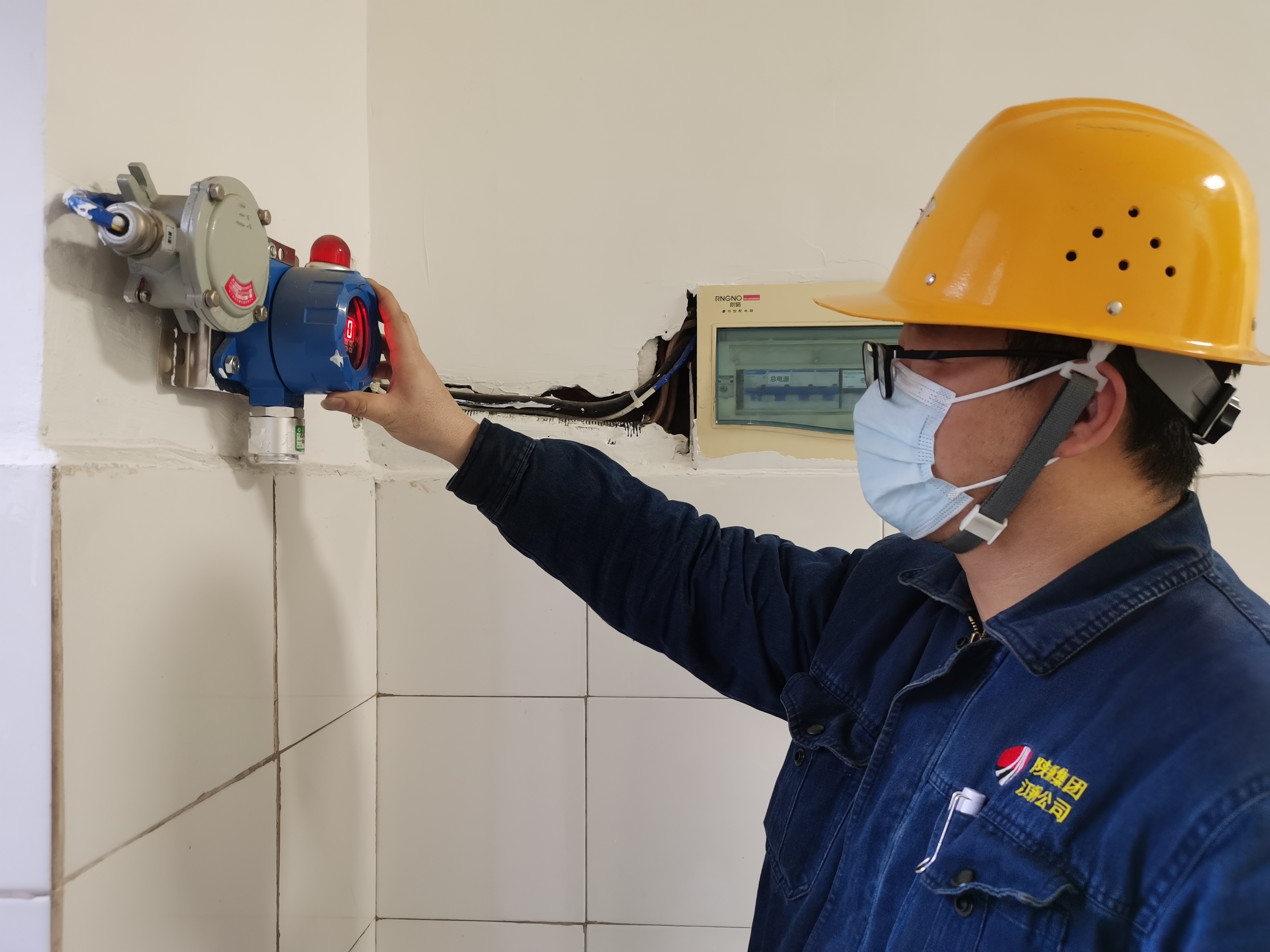 這個(gè)安全員，我們服！