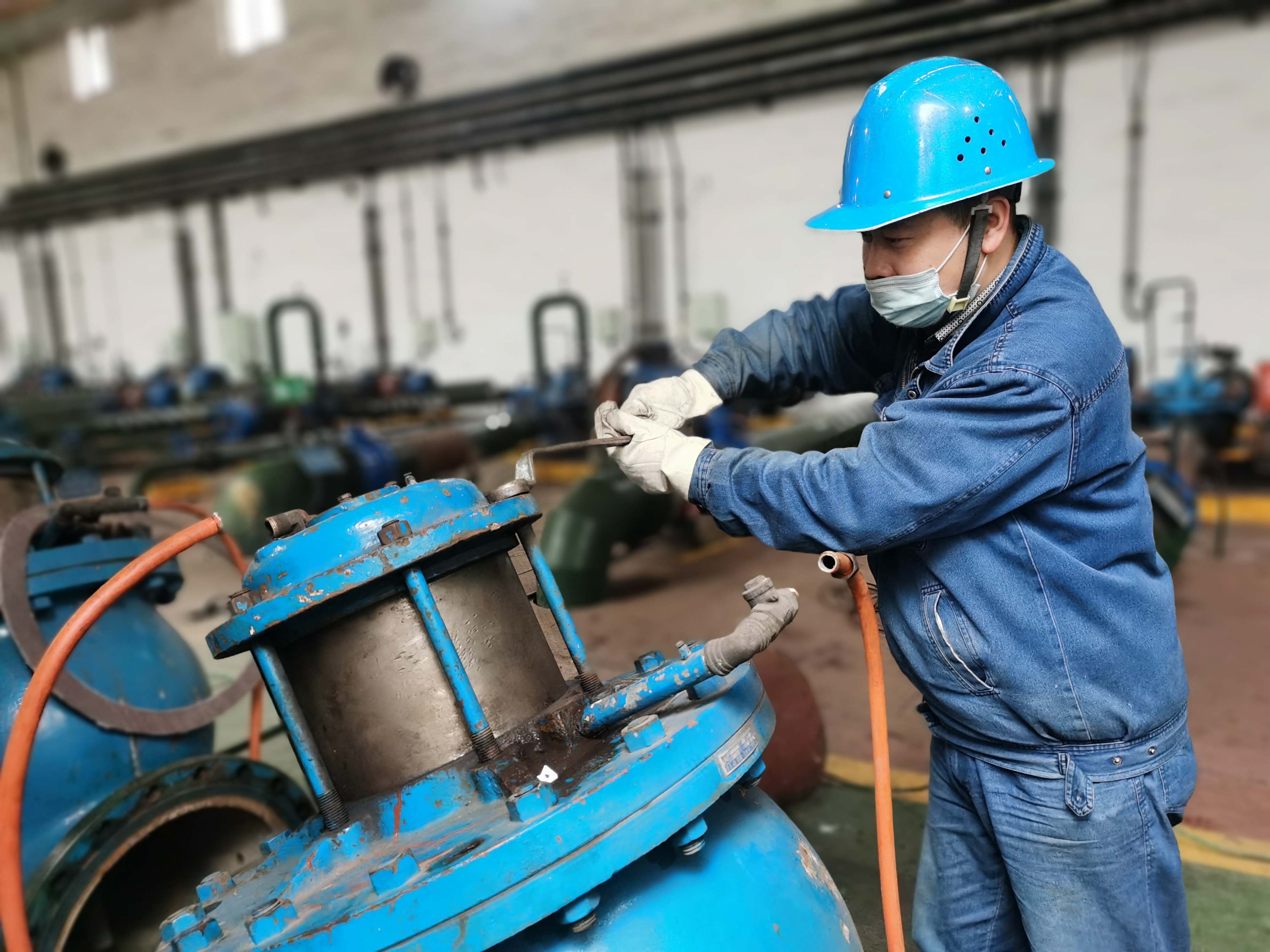 建設(shè)“人才高地” 激活“一池春水”