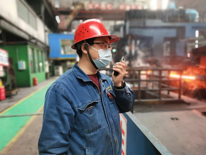 “鐵人”精神綻放時(shí)代光芒  奮斗的紅旗永不褪色 ——記2021年陜鋼集團(tuán)“先進(jìn)工作者”黃超