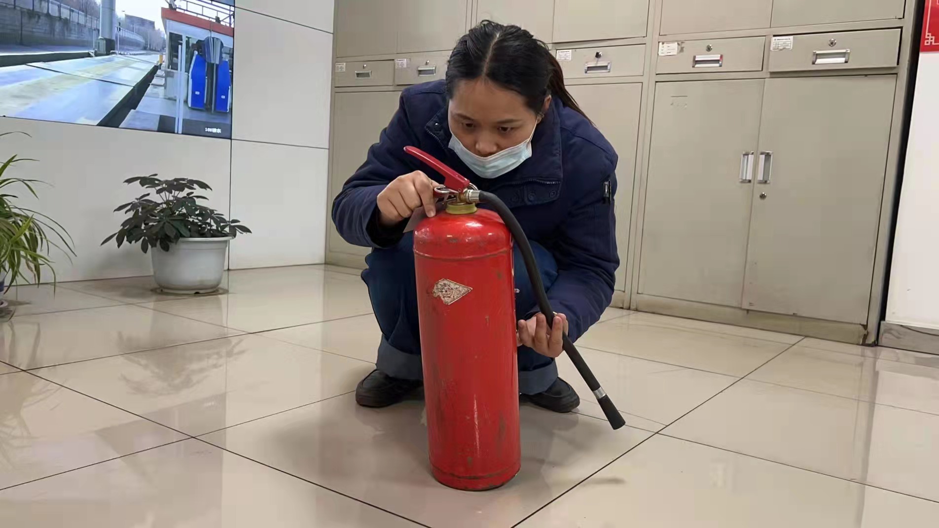 如果她們有顏色，那一定是最美“巾幗紅”