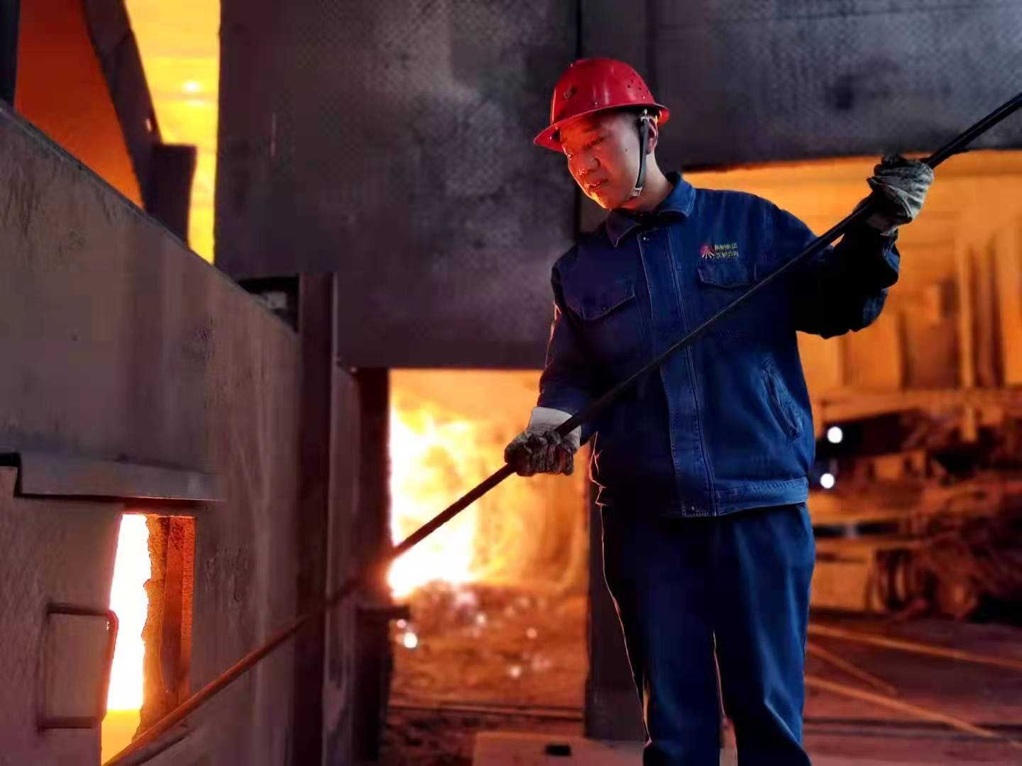 暖春之時(shí)，他們同繪最美“春耕圖”