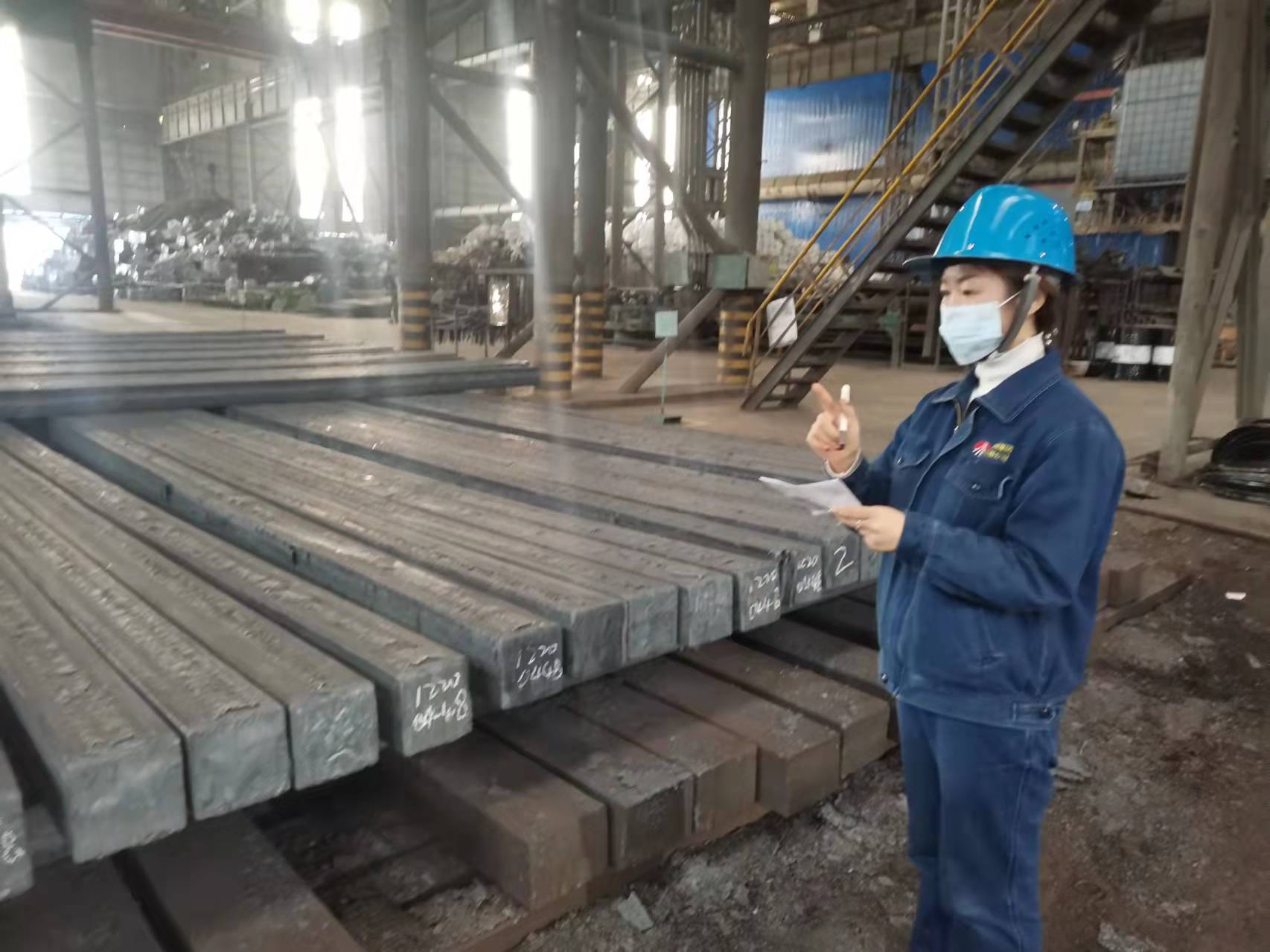 始于鋼水匯八流 ，巾幗亦可撐長(zhǎng)舟 ——記漢鋼公司“巾幗能手”姜磊