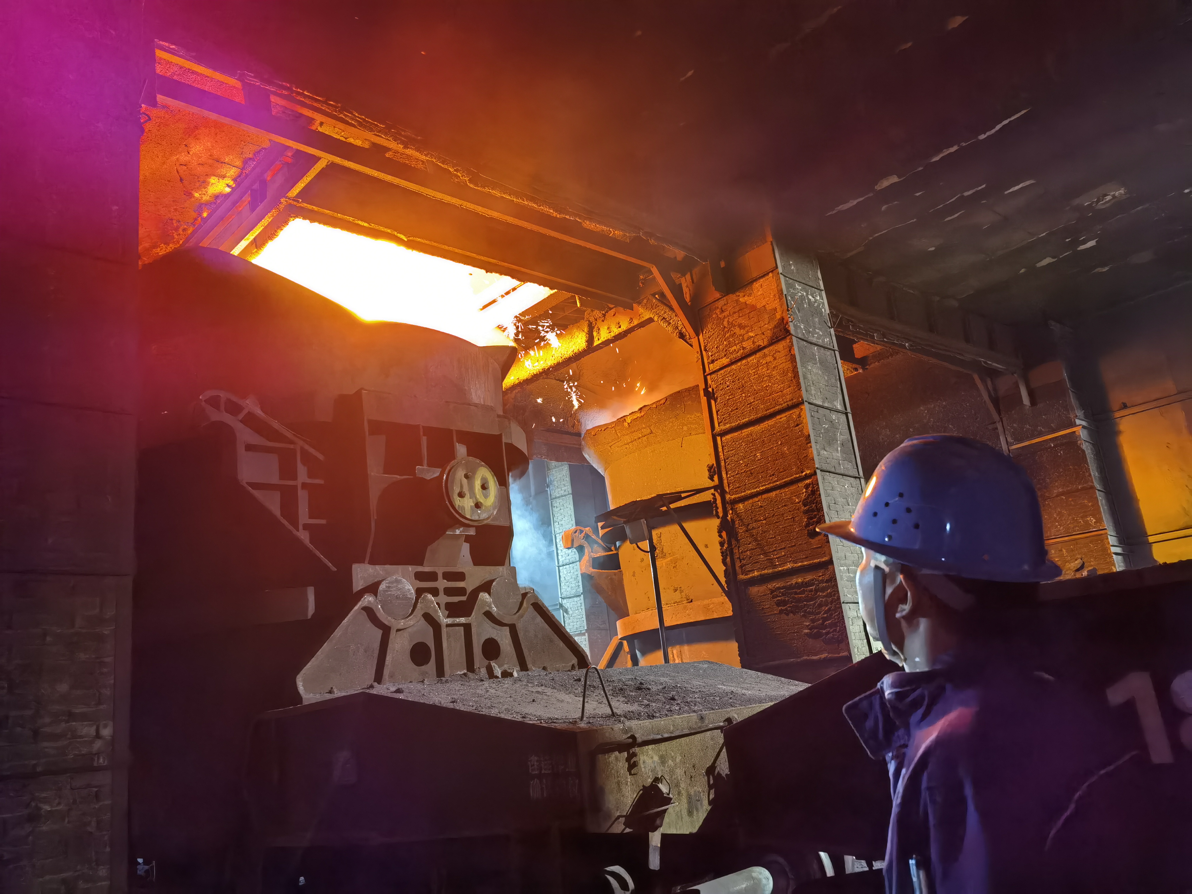 陽春三月，最美青春與鋼城共綻放