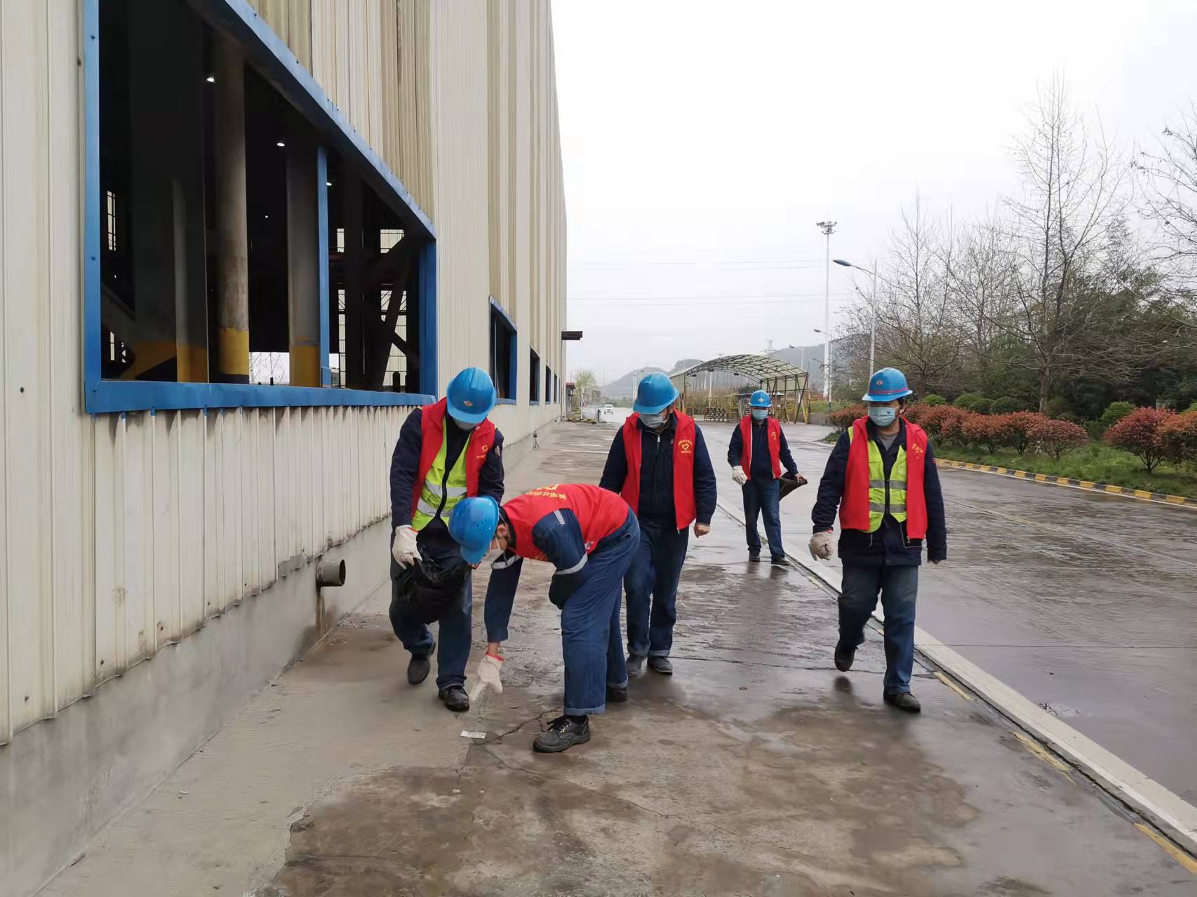 物流中心團(tuán)總支開展“煙頭不落地，漢鋼更美麗”活動