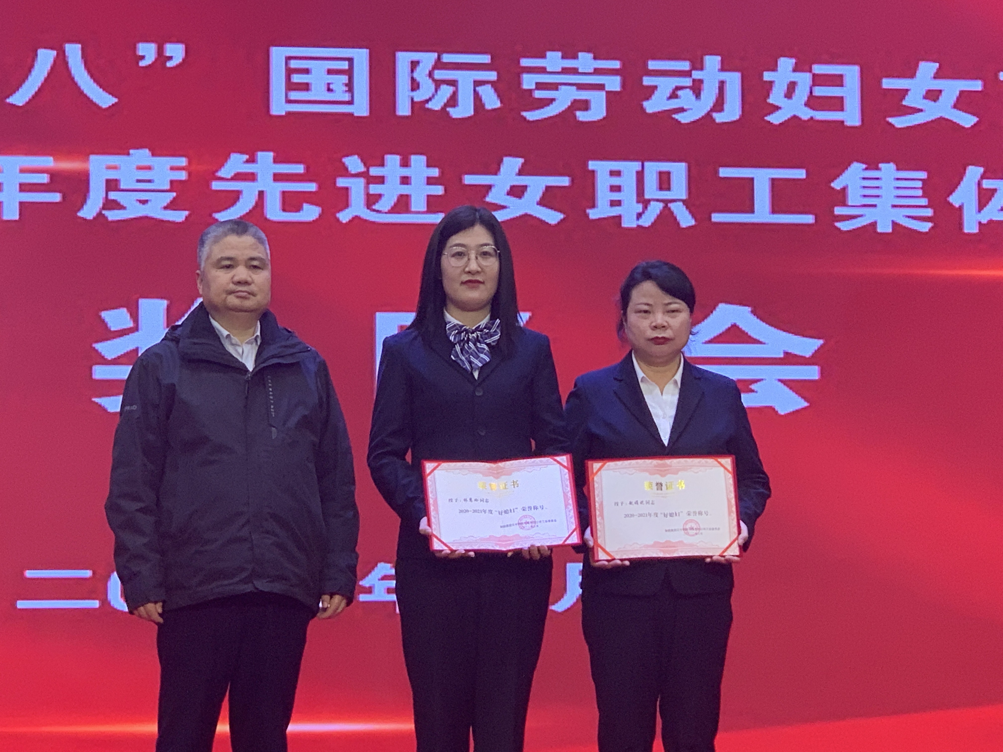 春風(fēng)化雨暖人心，柔肩能頂半邊天