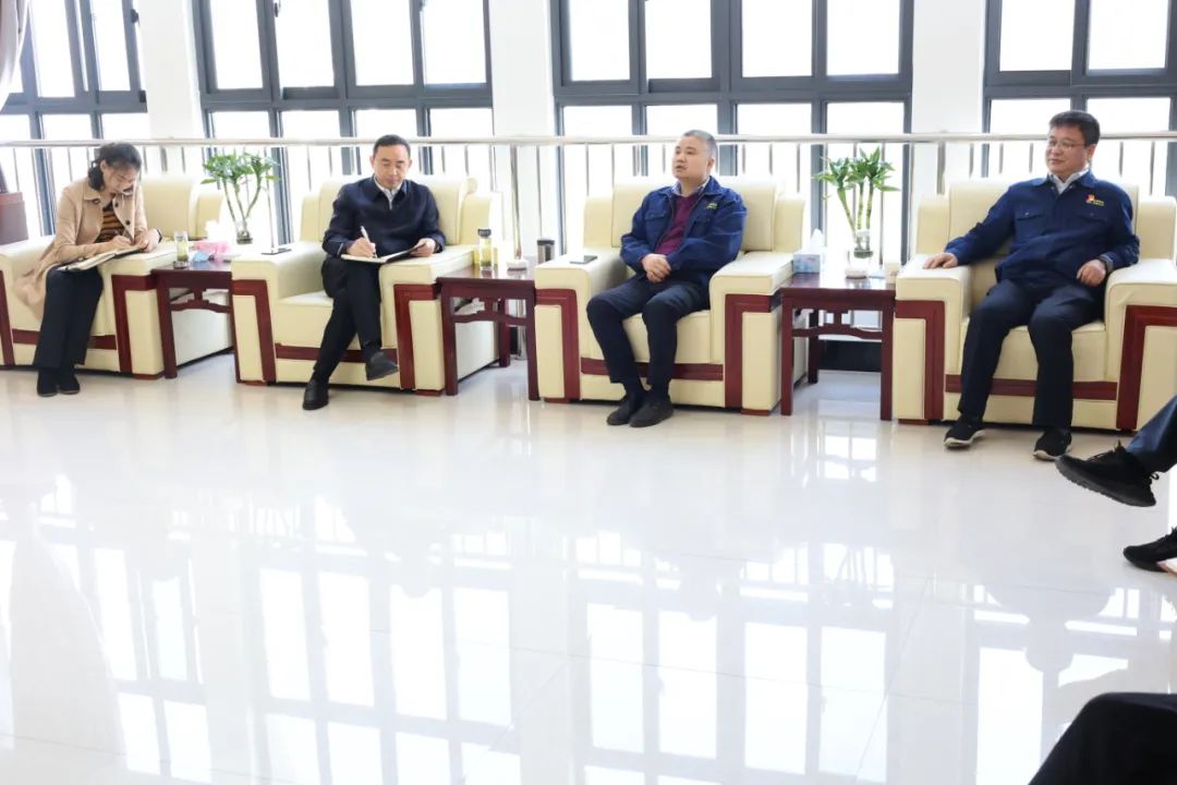 縣長(zhǎng)羅國(guó)才一行來(lái)漢鋼公司調(diào)研