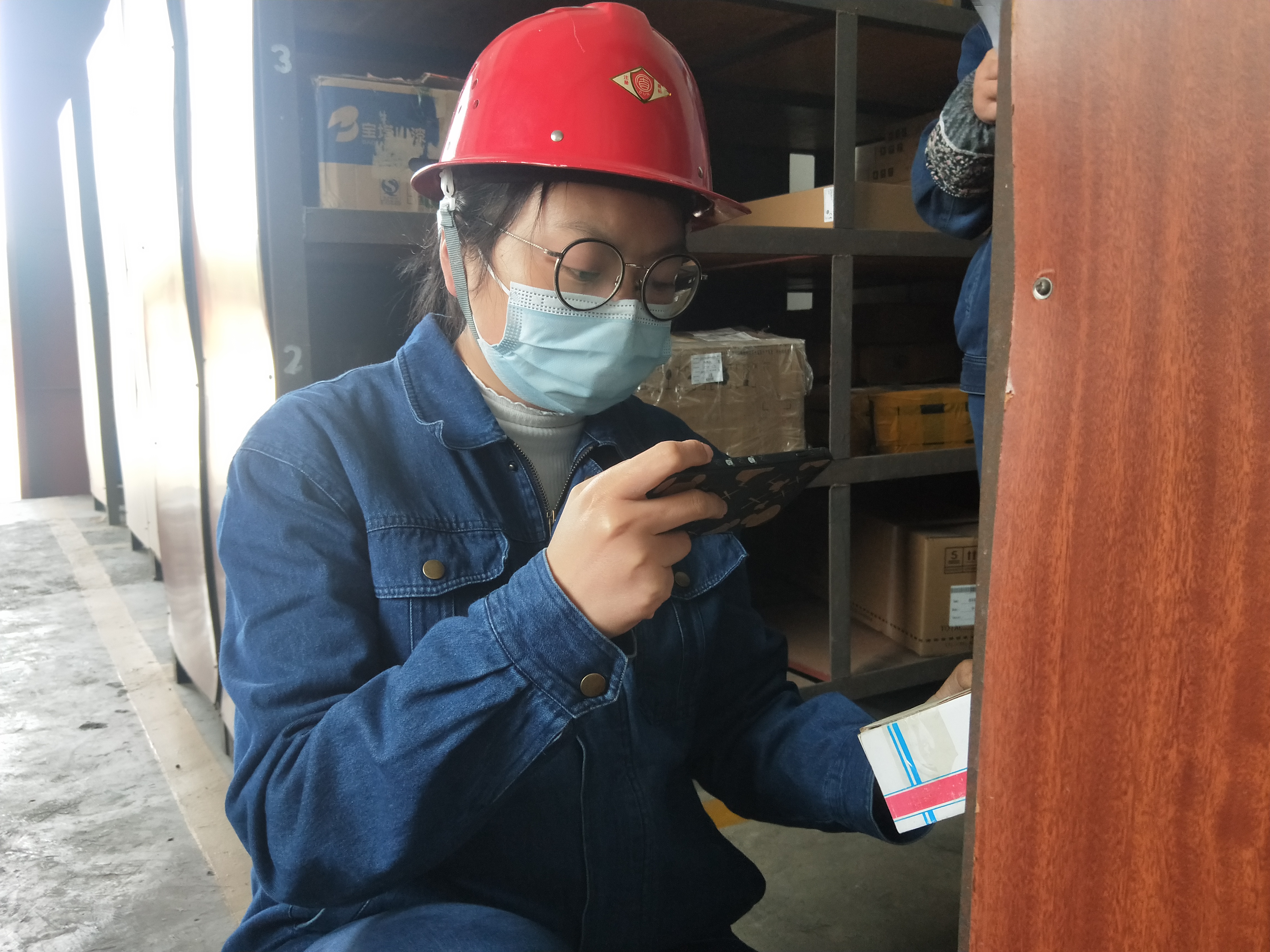 張榜招賢聚英才 女將揭榜書新篇