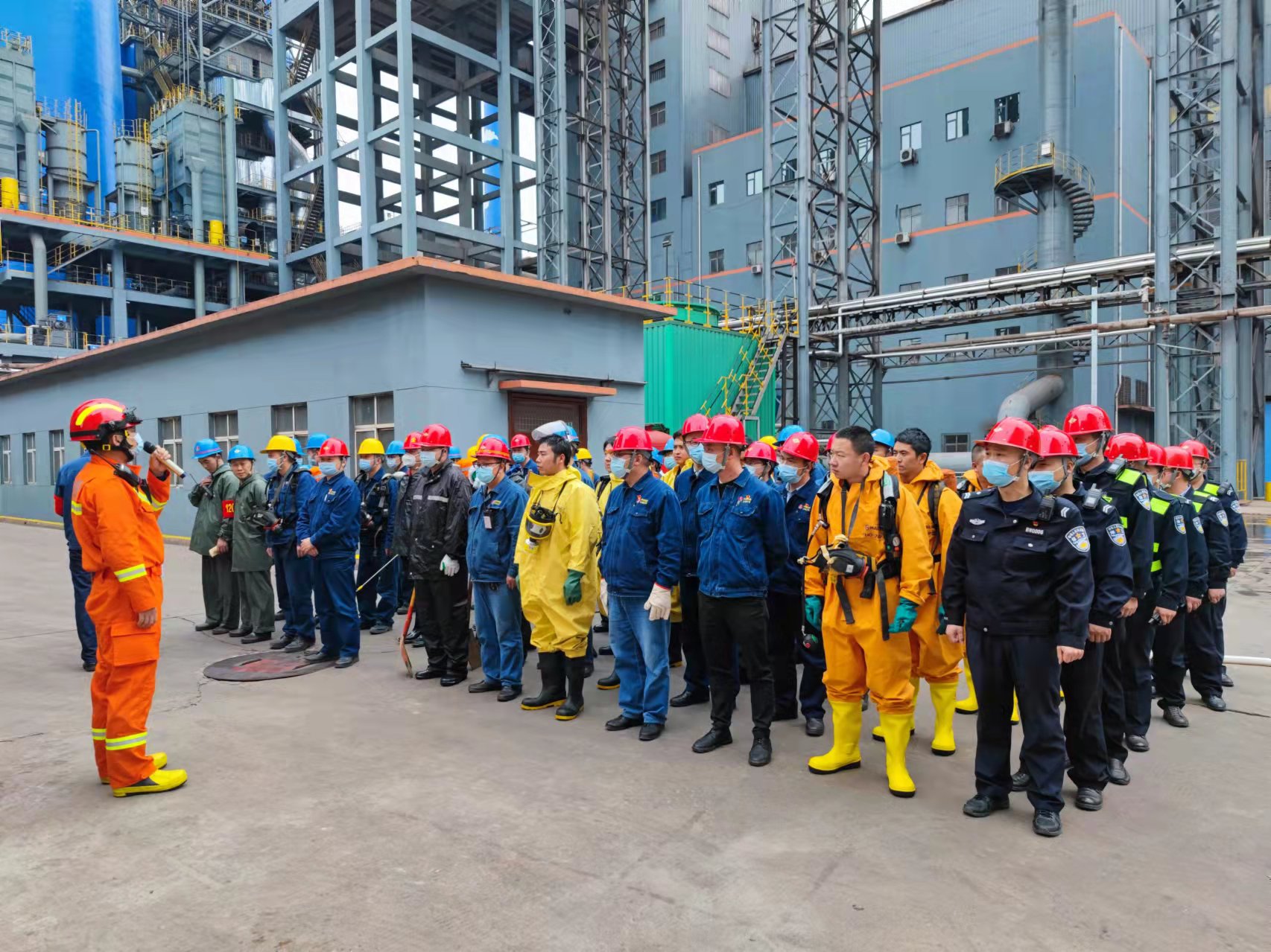 以練促戰(zhàn)——漢鋼公司開展2022年危化品事故應(yīng)急演練