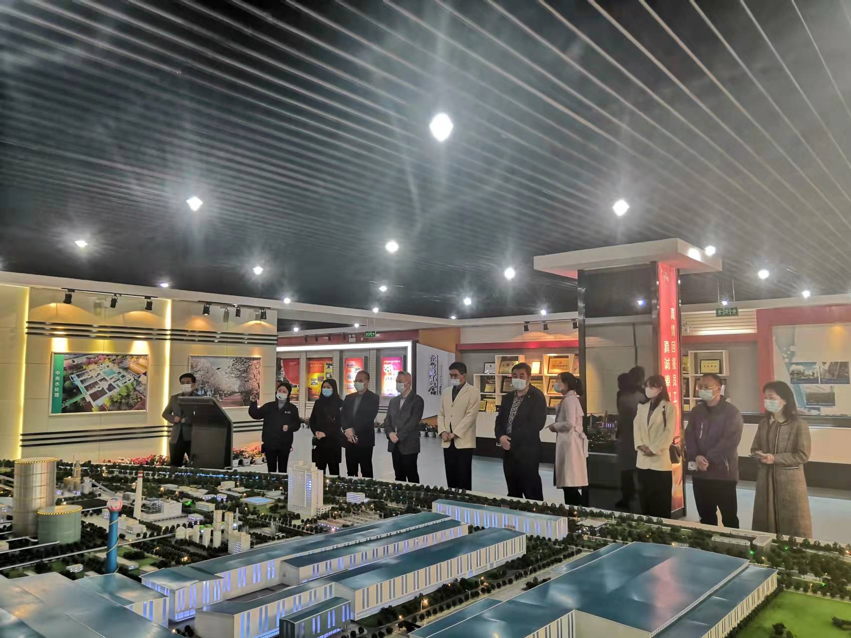 陜西雙亞集團到公司對標學習工業(yè)旅游