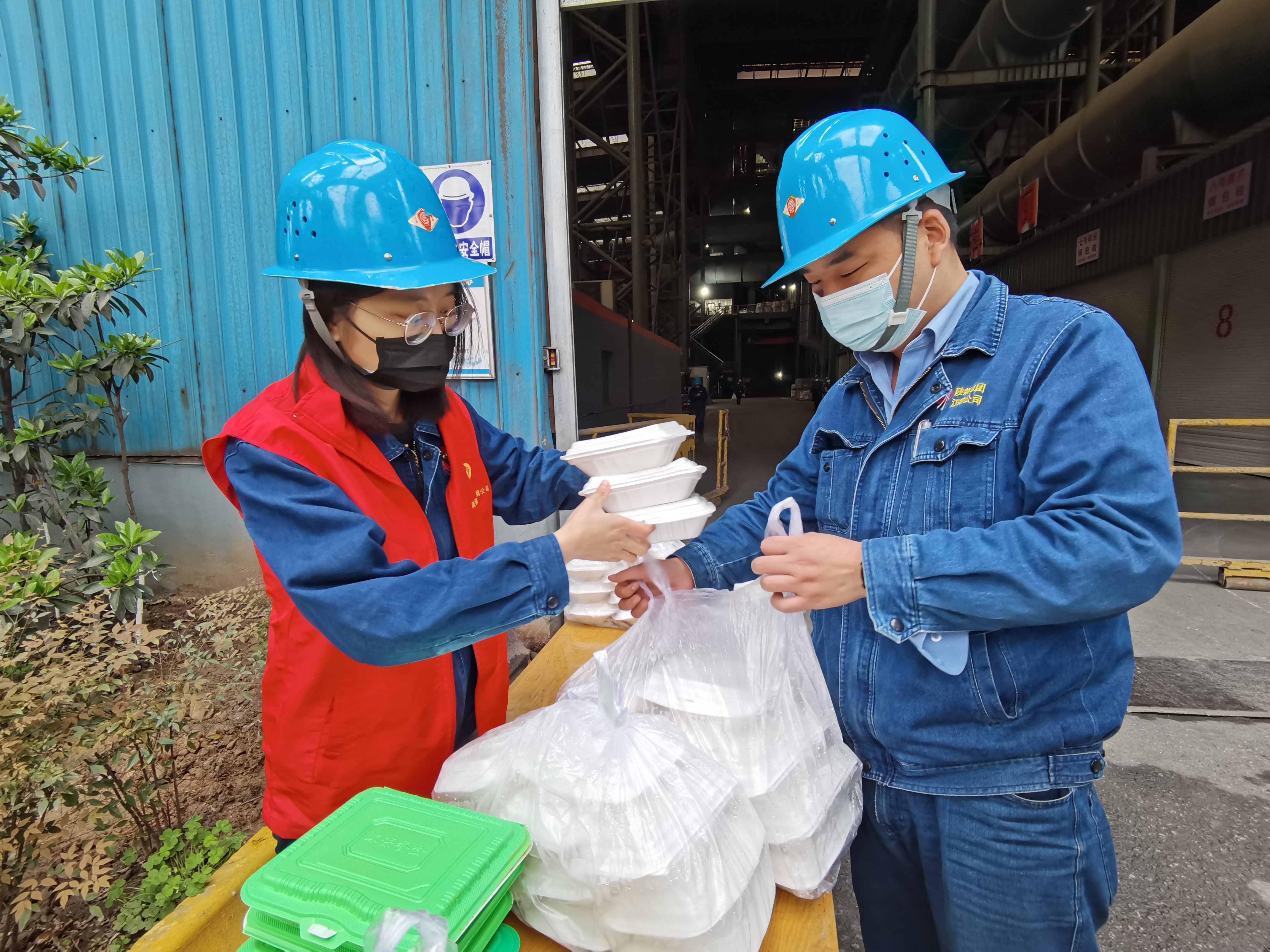 快看，檢修現(xiàn)場的“三角梅”