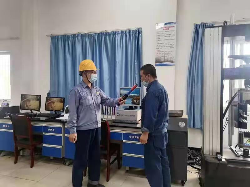 在心里緬懷，在腳步上追趕 ——計(jì)量檢驗(yàn)中心清明節(jié)崗位堅(jiān)守掠影