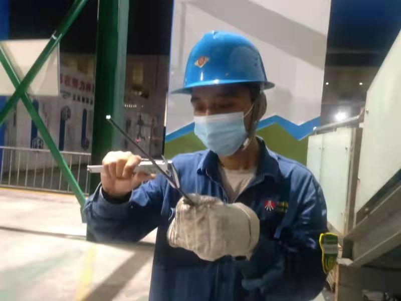 在心里緬懷，在腳步上追趕 ——計(jì)量檢驗(yàn)中心清明節(jié)崗位堅(jiān)守掠影