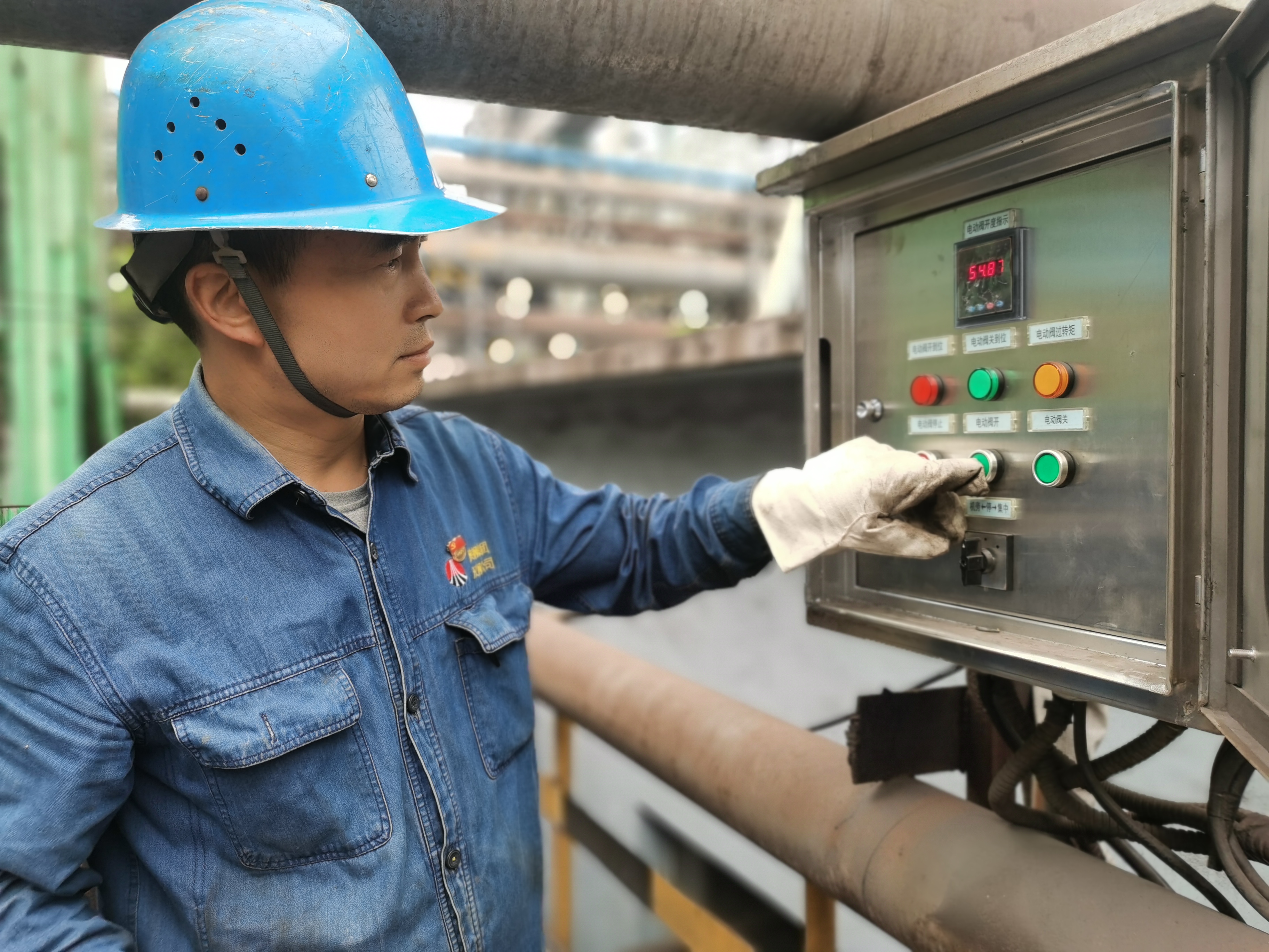 科技引領(lǐng)，操控“智能化”駛?cè)搿翱燔嚨馈? title=