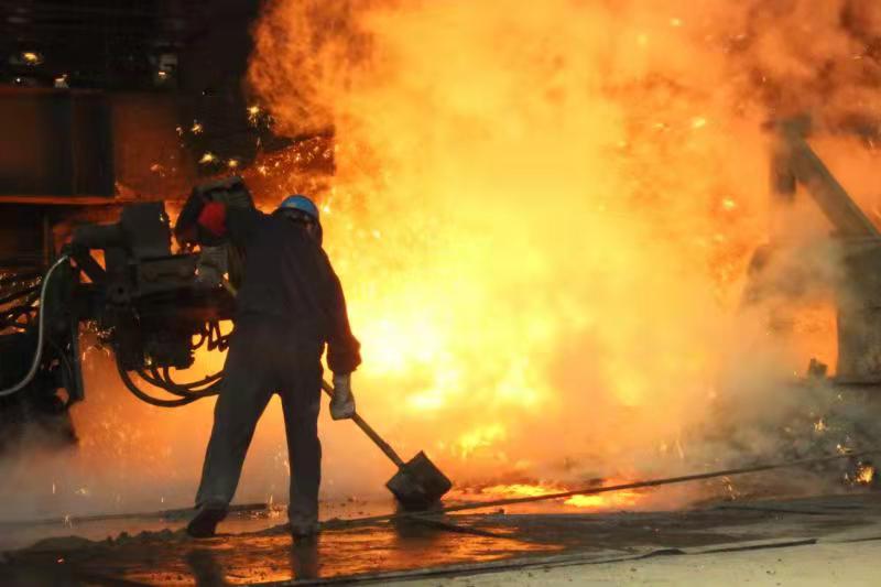 鉚足干勁向前沖，凝心聚力向未來