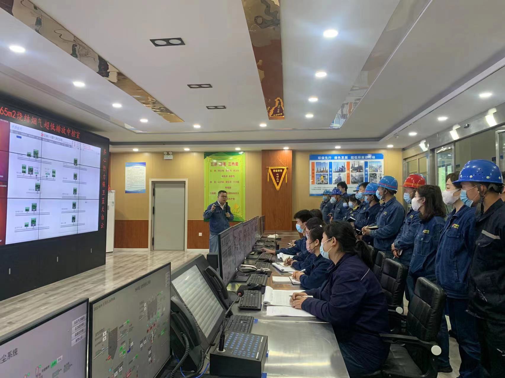 干部上講臺(tái)，以講帶學(xué)促生產(chǎn)