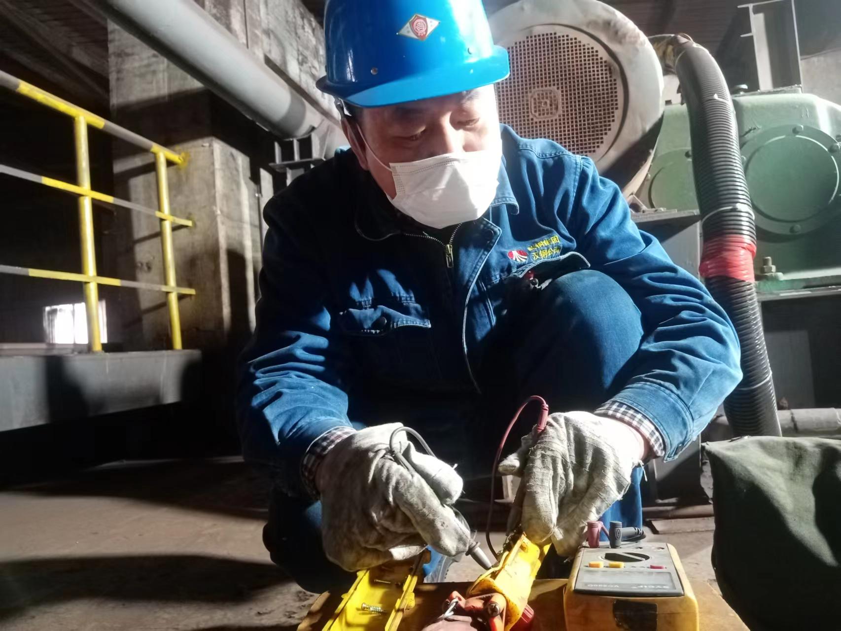 筑夢漢鋼建功勛 勞模精神催人進(jìn)——記燒結(jié)廠一季度“勞動模范”王新春