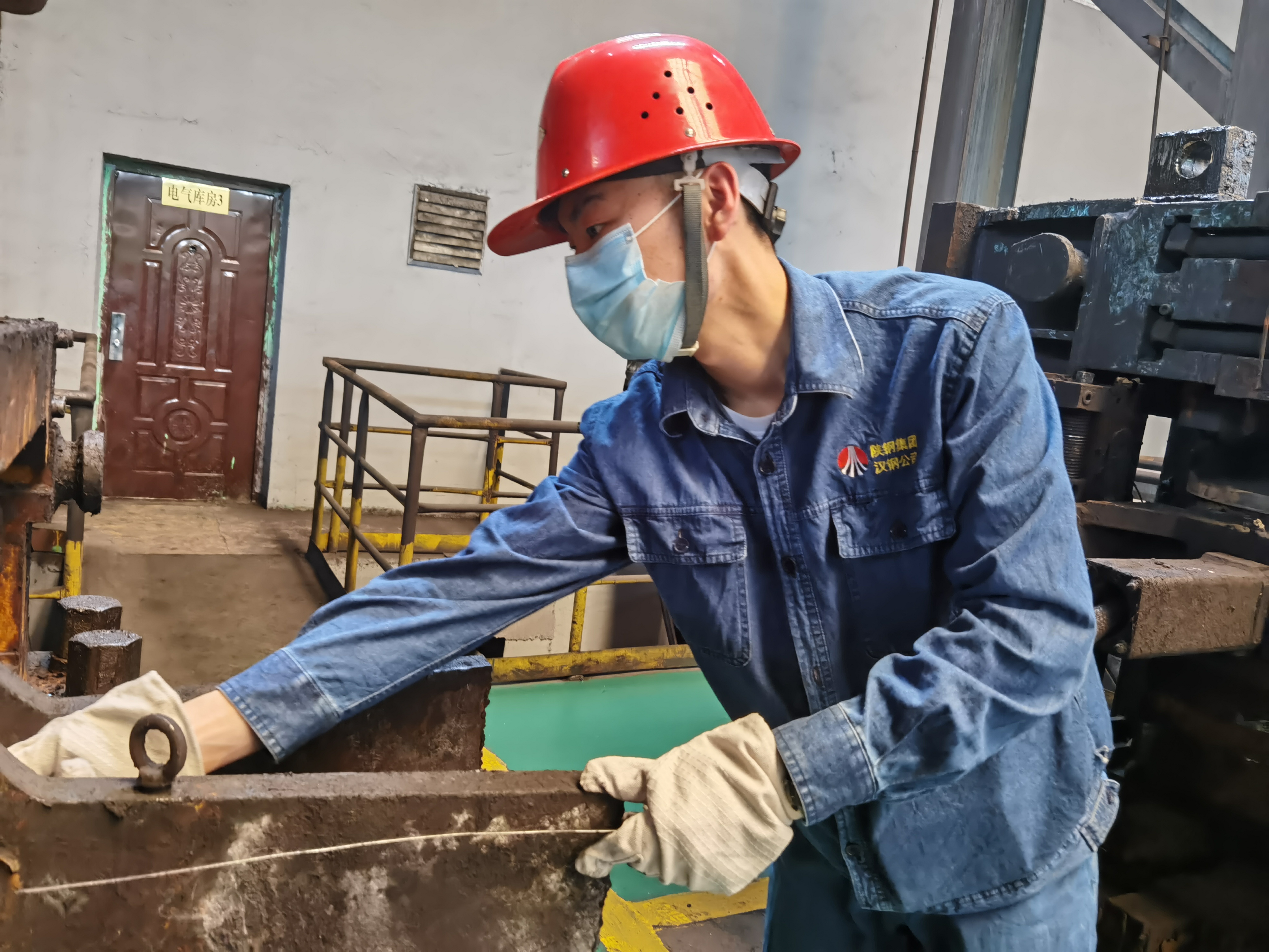 扎根軋線，砥礪前行  譜寫青春最美華章——記陜鋼集團(tuán)2019-2020年度“勞動(dòng)模范”張寧