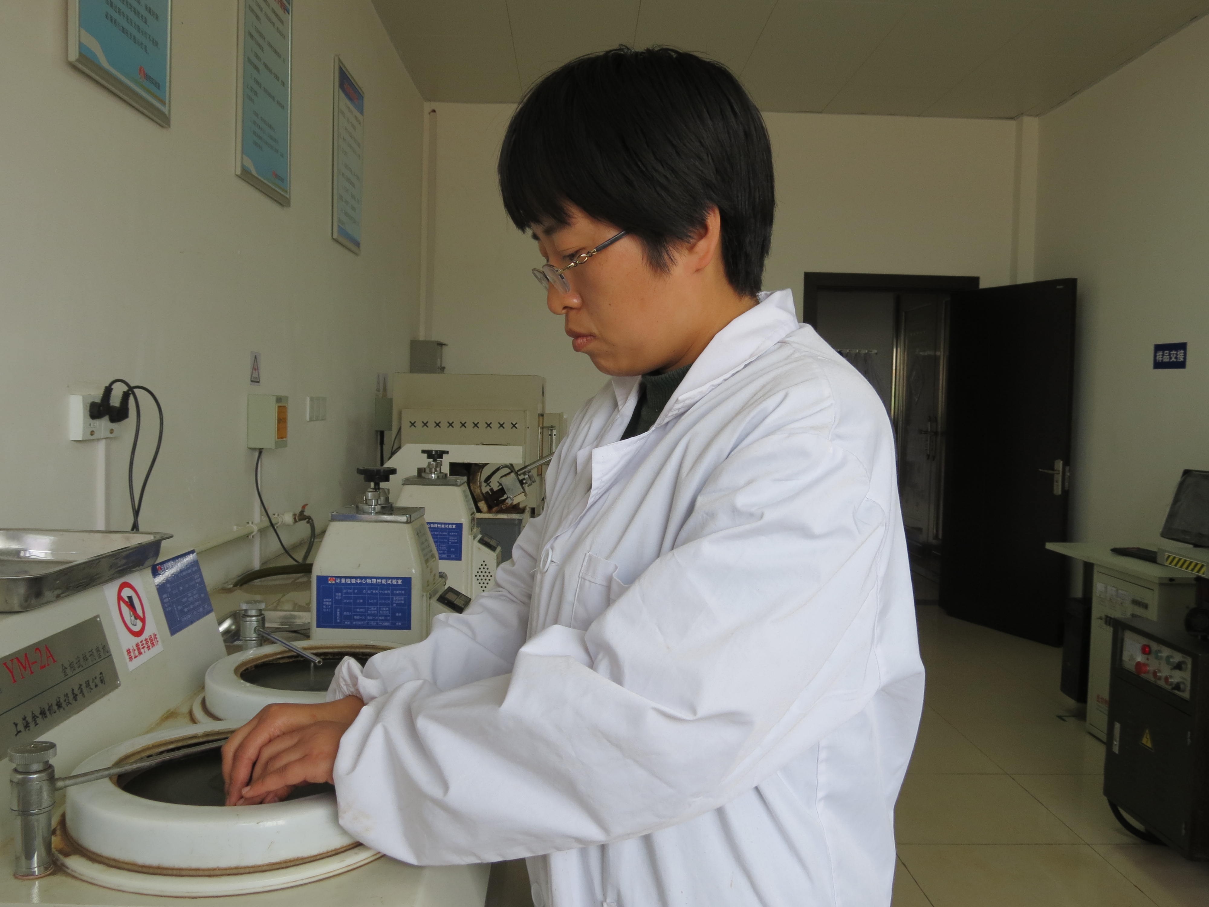 腳踏實地 繪就勤勉實干的“奉獻底色”