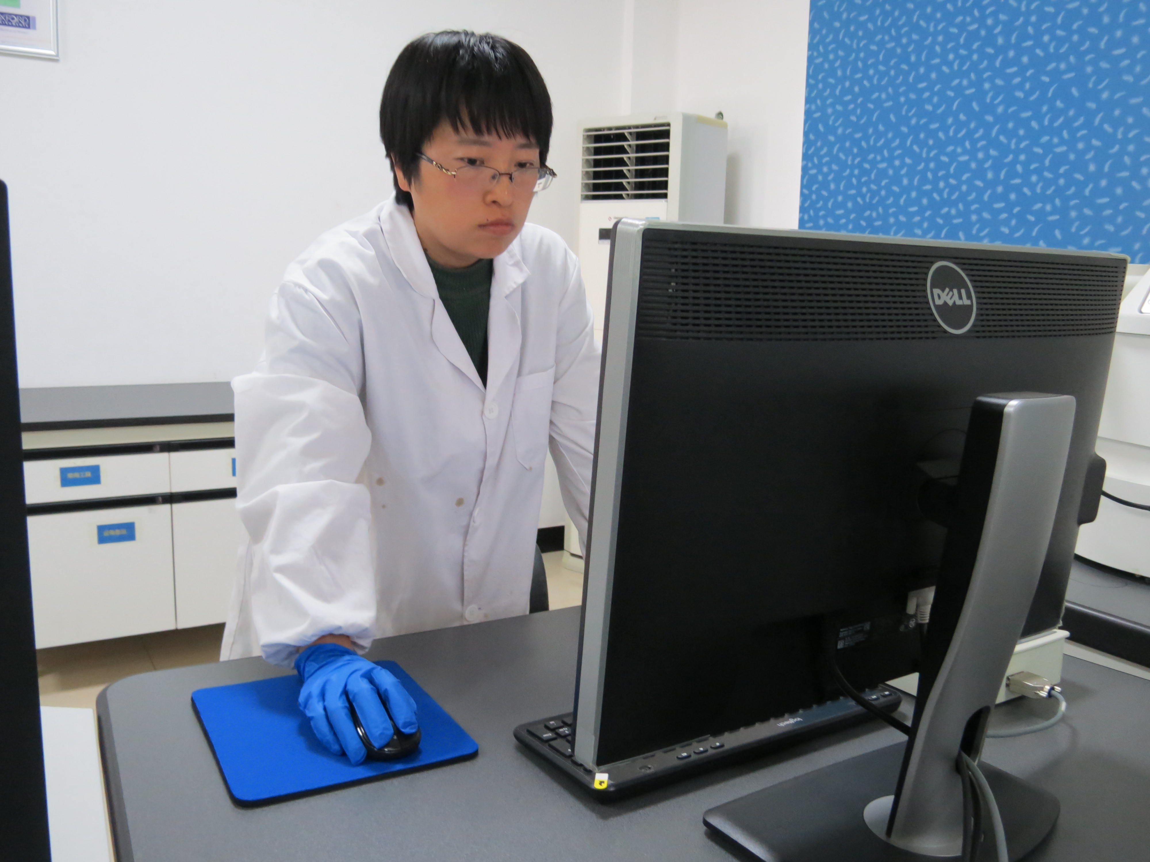 腳踏實地 繪就勤勉實干的“奉獻底色”