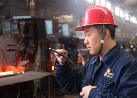 他們  是奮斗在生產(chǎn)一線的青年“小戰(zhàn)隊”