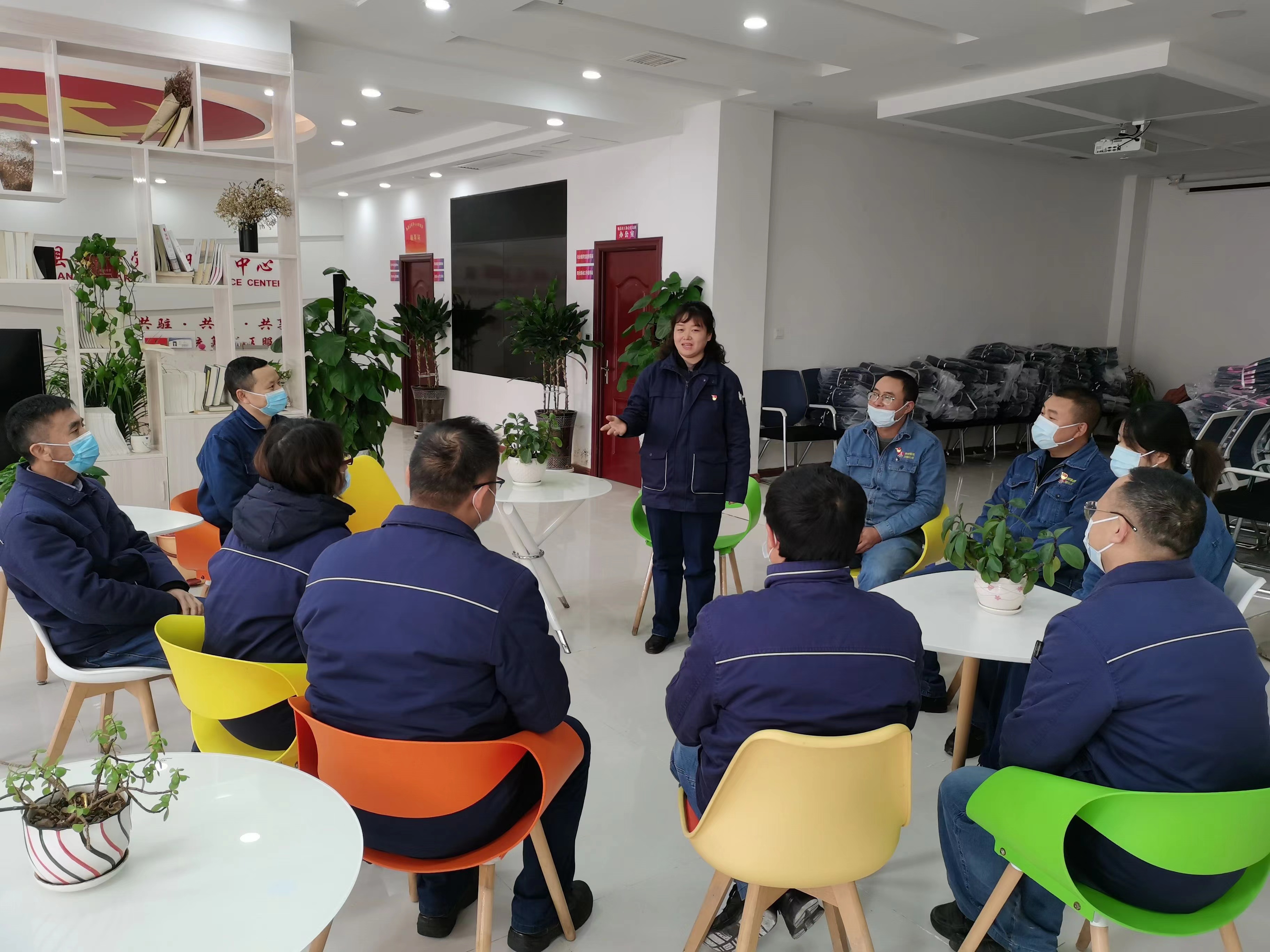 黨建促發(fā)展多方發(fā)力，中心管理“持續(xù)在線”