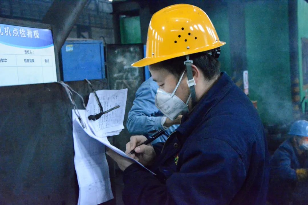 激流勇進(jìn)譜新篇   踔厲奮發(fā)創(chuàng)佳績(jī)——記2022年“全國(guó)工人先鋒號(hào)”獲得單位漢鋼公司軋鋼廠高線車間甲班