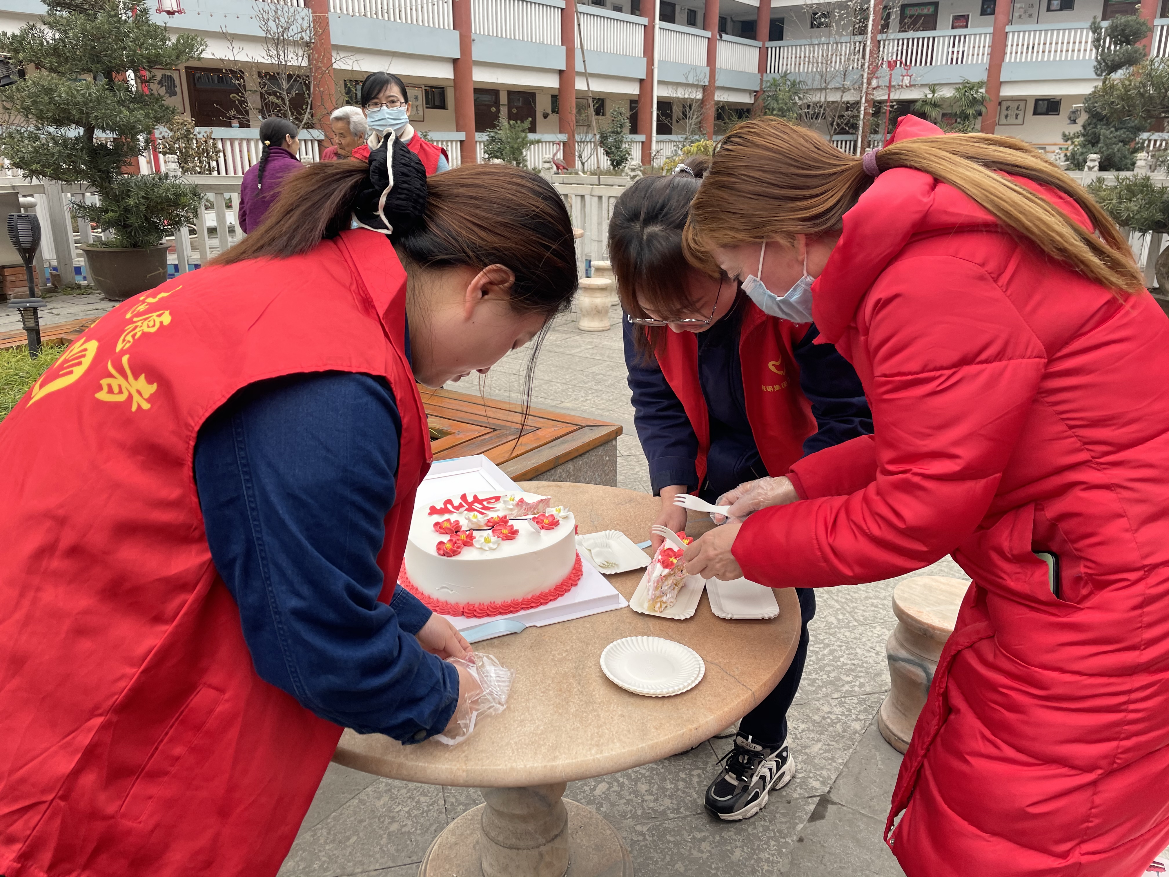 黨建帶團(tuán)建  煥發(fā)“青春范兒”